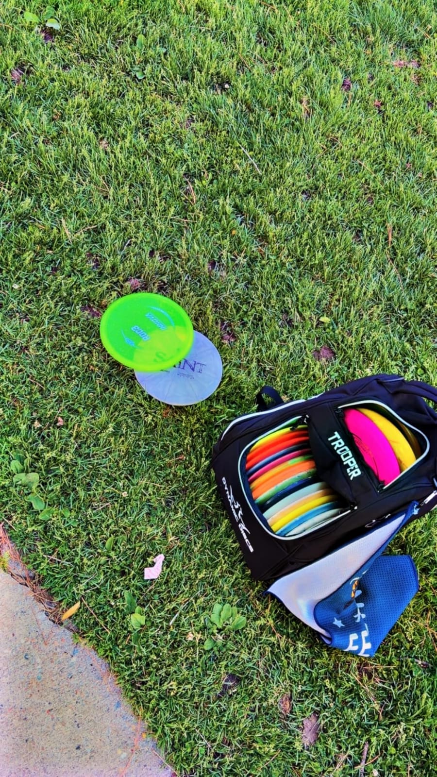 Dynamic Discs Trooper Disc Golf Bag | Large Frisbee Bags with 18+ Discs Capacity | Lightweight & Durable Backpack | Great Gifts or Disc Golf Accessories for Men | Ideal for Beginners & Pro Players customer photo 1