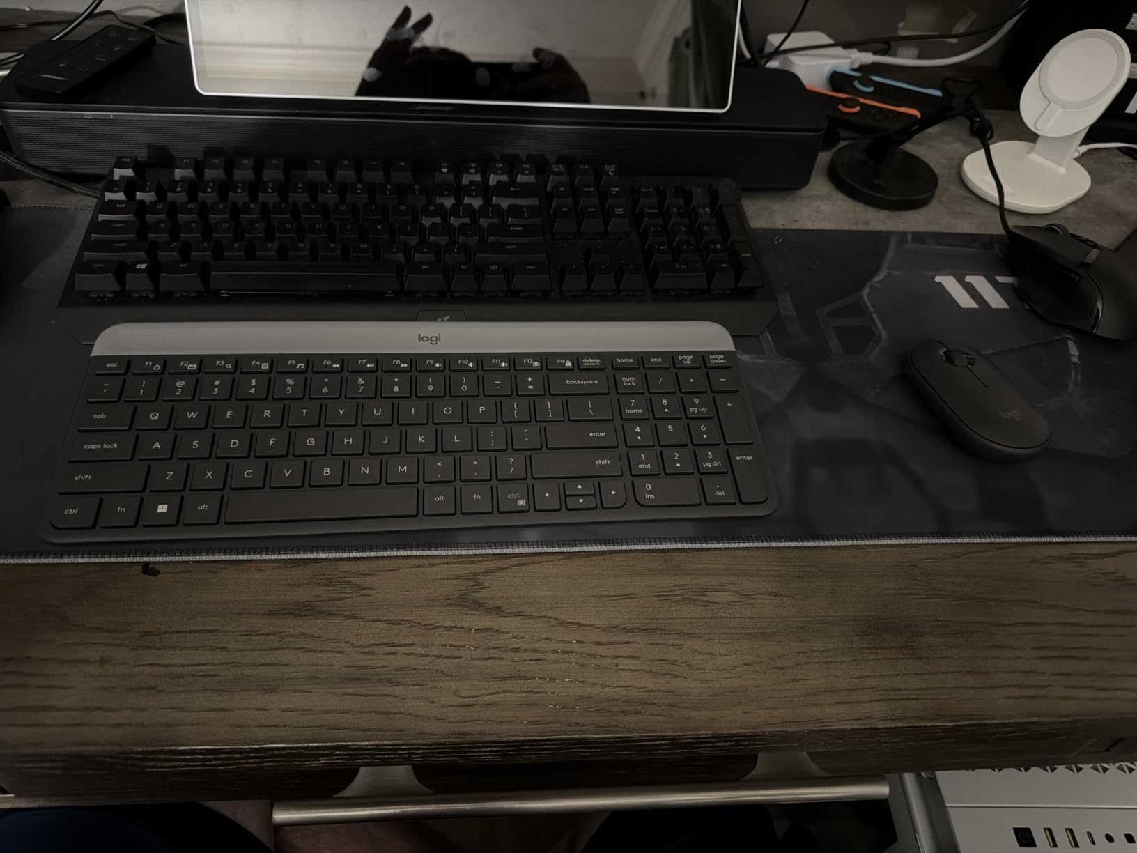 Logitech MK470 Slim Wireless Combo Compact Keyboard and Mouse - Graphite | Compact low-profile quiet keyboard, slim ambidextrous quiet mouse, ultra-thin, for small desk spaces, for Windows/ChromeOS customer photo 2