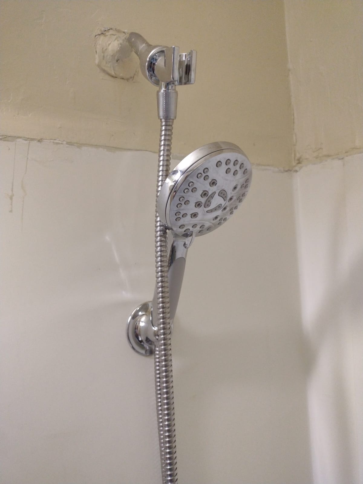 High Pressure 6-setting Luxury Handheld Shower Head – Extra Long 6 Foot Stainless Steel Hose – Anti Clog Jets – Anti Slip Grip – All Chrome Finish – Top US Brand – Includes Extra Wall Bracket customer photo 2