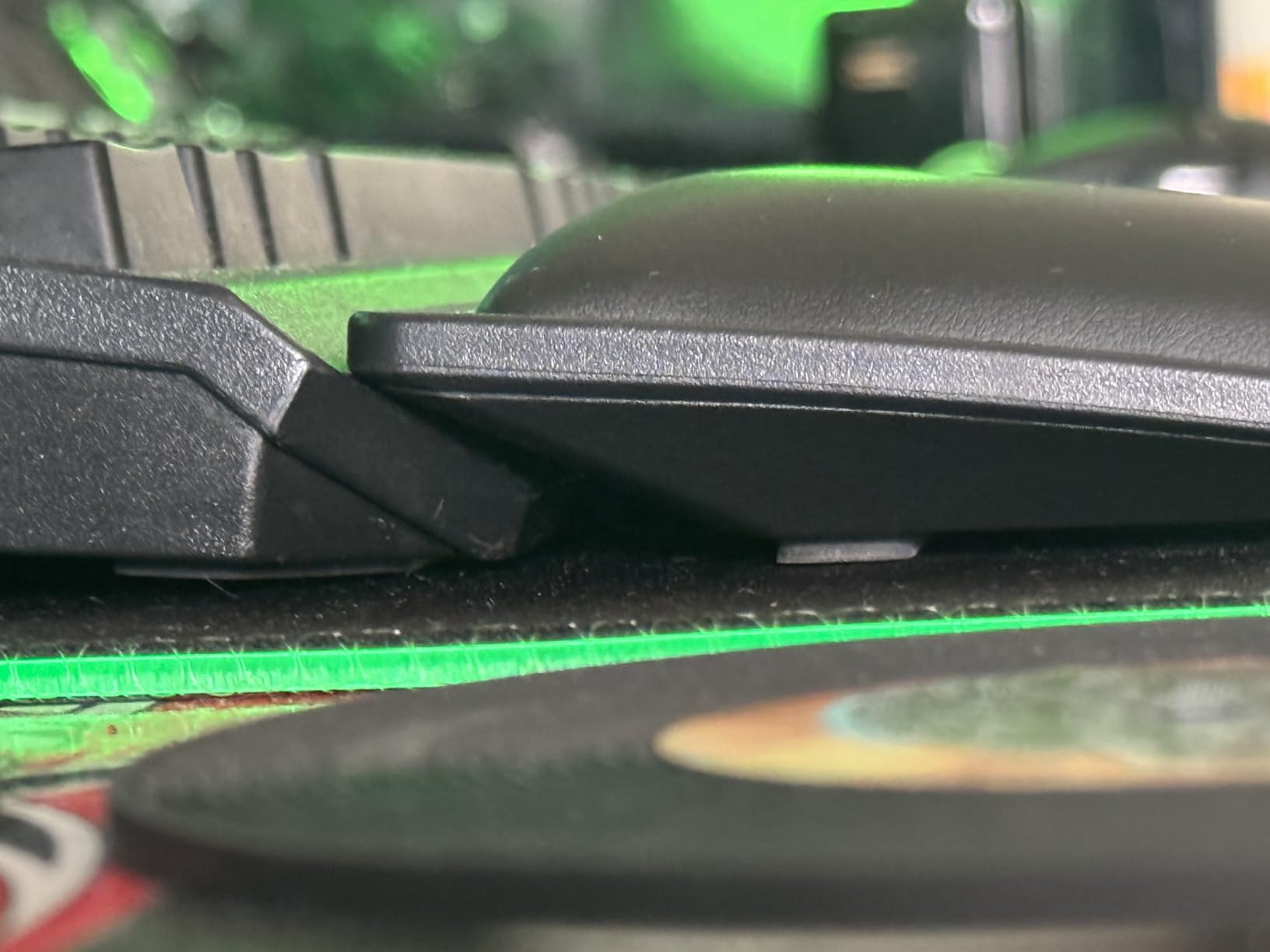 Razer Ergonomic Wrist Rest for Full-Sized Keyboards, Classic Black customer photo 2