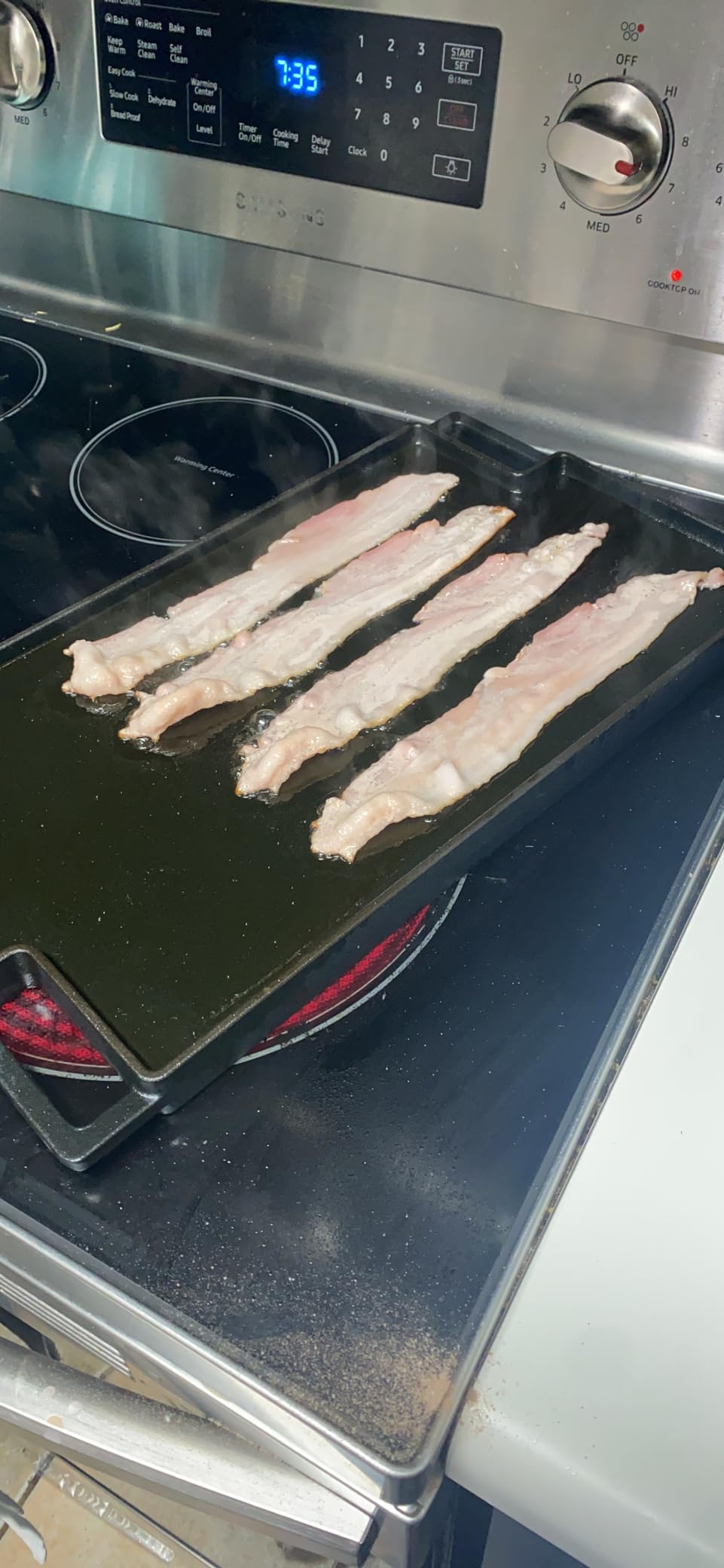 NutriChef Cast Iron Reversible Griddle 18x10 Inch – Pre-Seasoned Flat Top & Ridged Grill Side, Stove Top Griddle for Gas Grill, Outdoor & Indoor Cooking customer photo 1