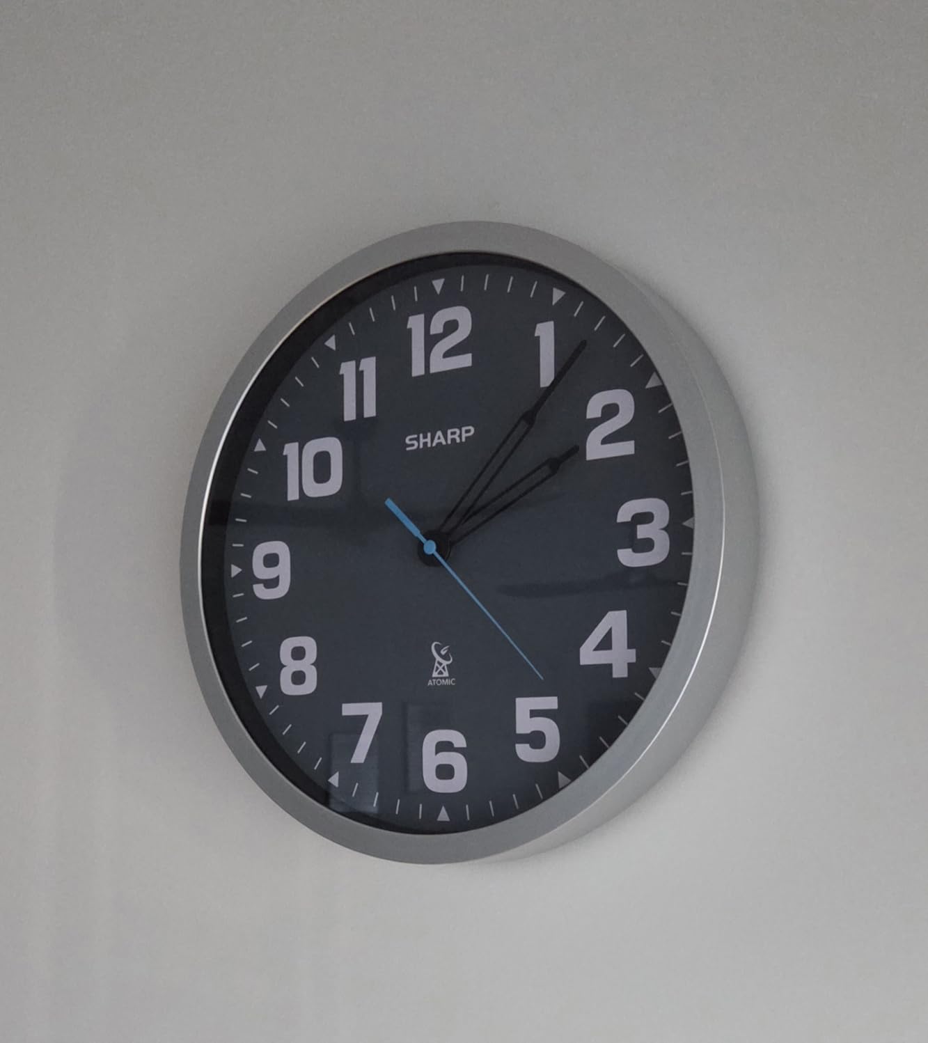Sharp 12-Inch Atomic Wall Clock, Battery Operated, Silver Brushed Finish customer photo 2