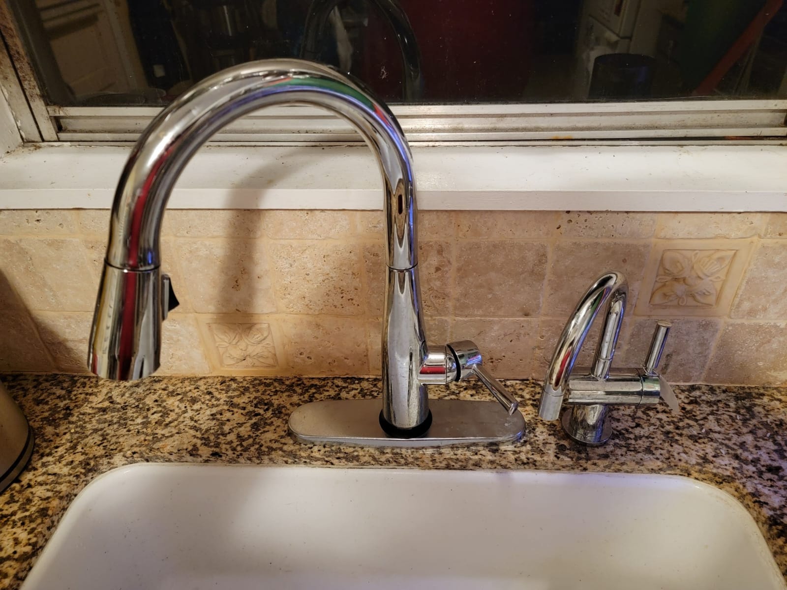 Delta Faucet Essa VoiceIQ Touchless Kitchen Faucets with Pull Down Sprayer, Smart Faucet, Alexa and Google Assistant Voice Activated, Kitchen Sink Faucet, Matte Black 9113TV-BL-DST customer photo 2