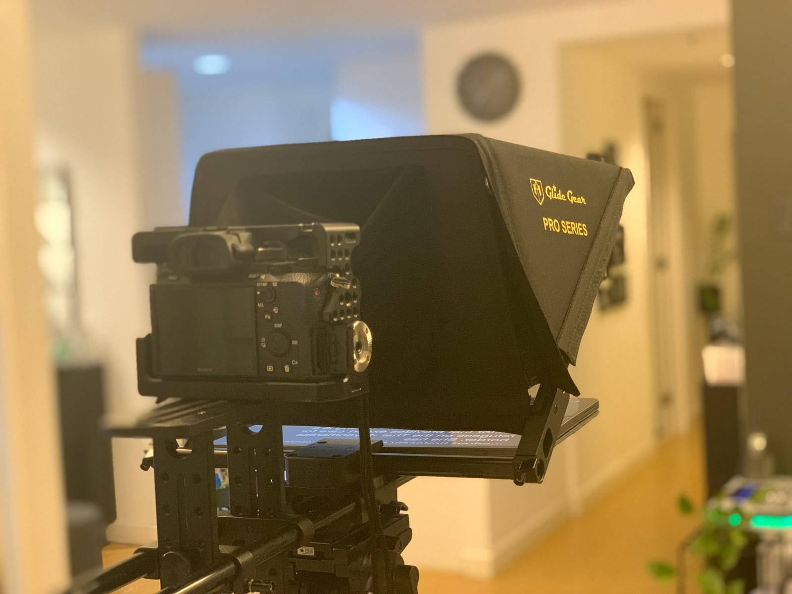 Glide Gear TMP 750 Teleprompter – All Camera & Smartphones, Tablets – 17