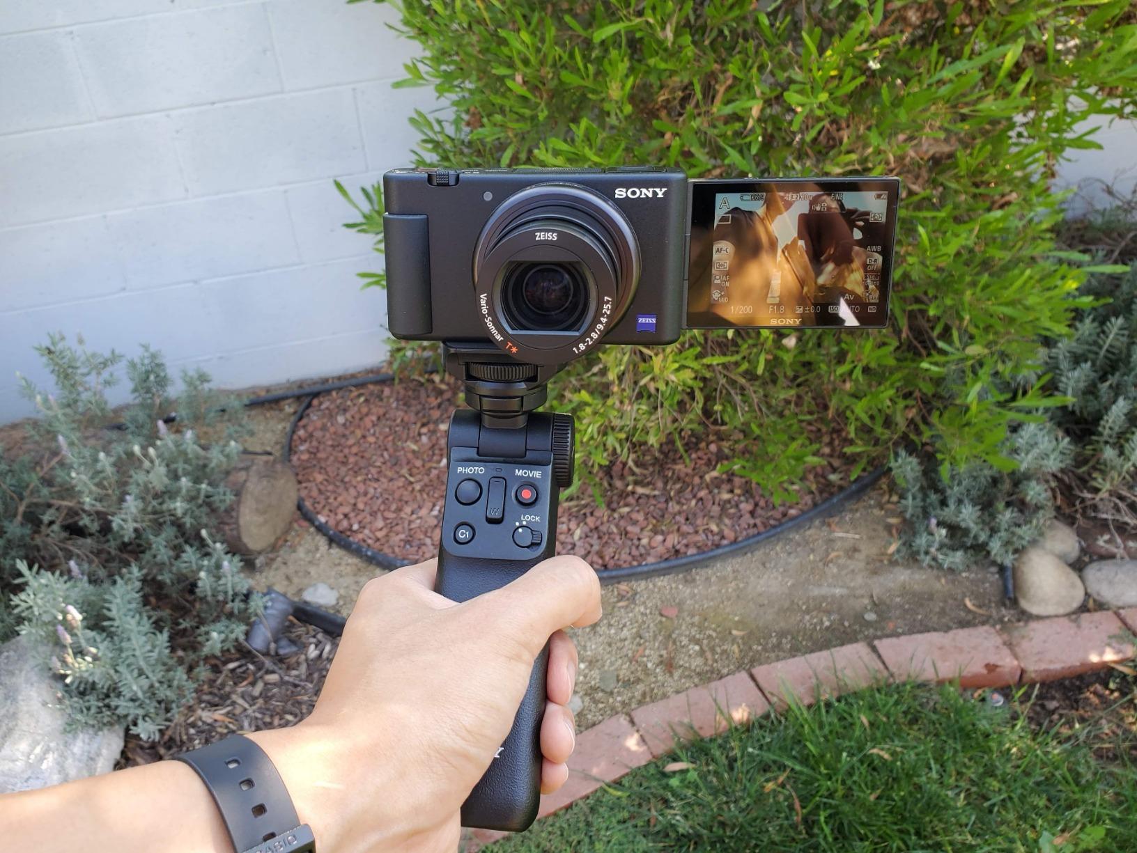 Sony ZV-1 Digital Camera for Content Creators, Vlogging and YouTube with Flip Screen, Built-in Microphone, 4K HDR Video, Touchscreen Display, Live Video Streaming, Webcam customer photo 1
