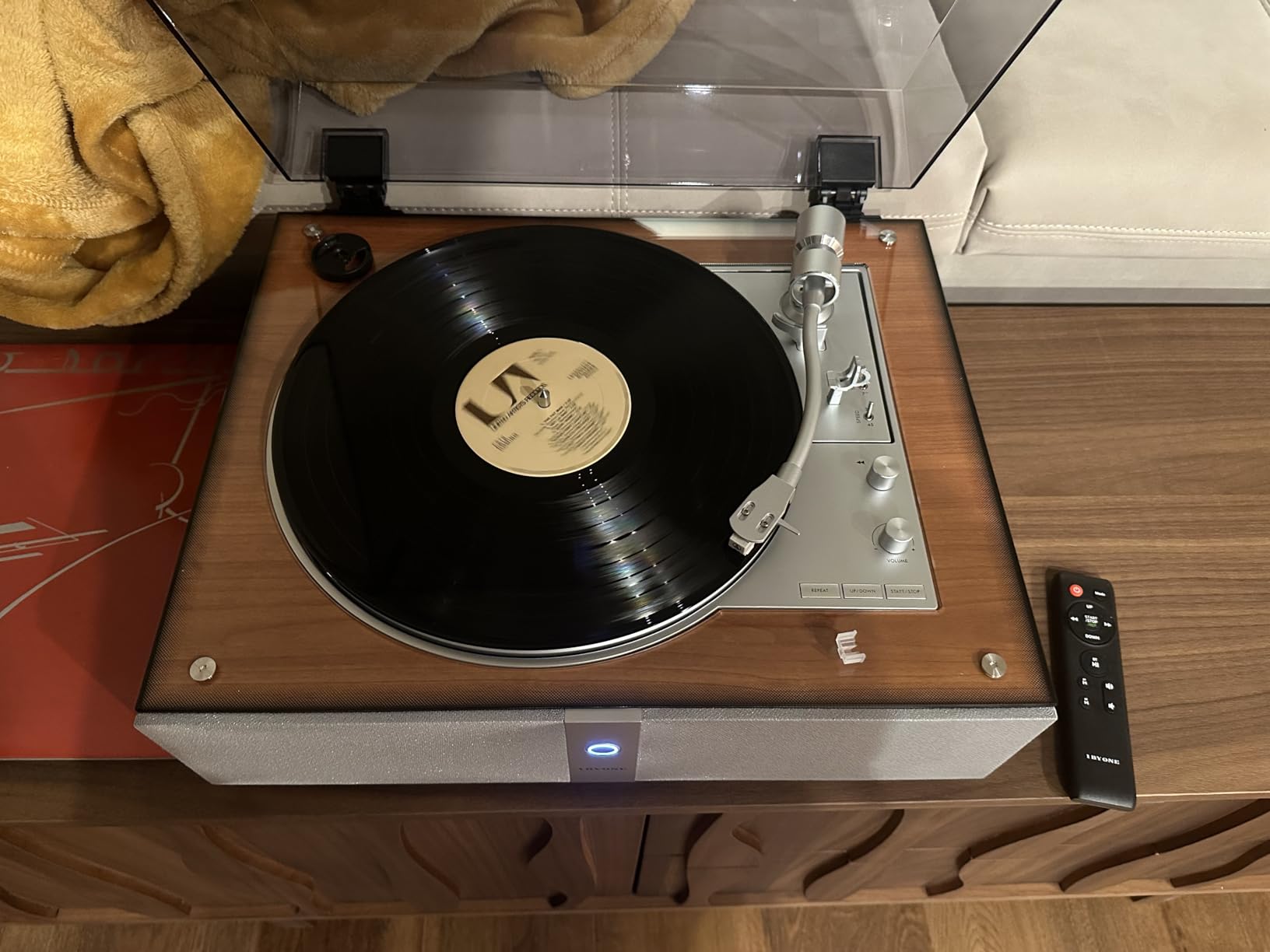 1 BY ONE Fully Automatic Record Player, All-in-One Vinyl Turntable customer photo 2