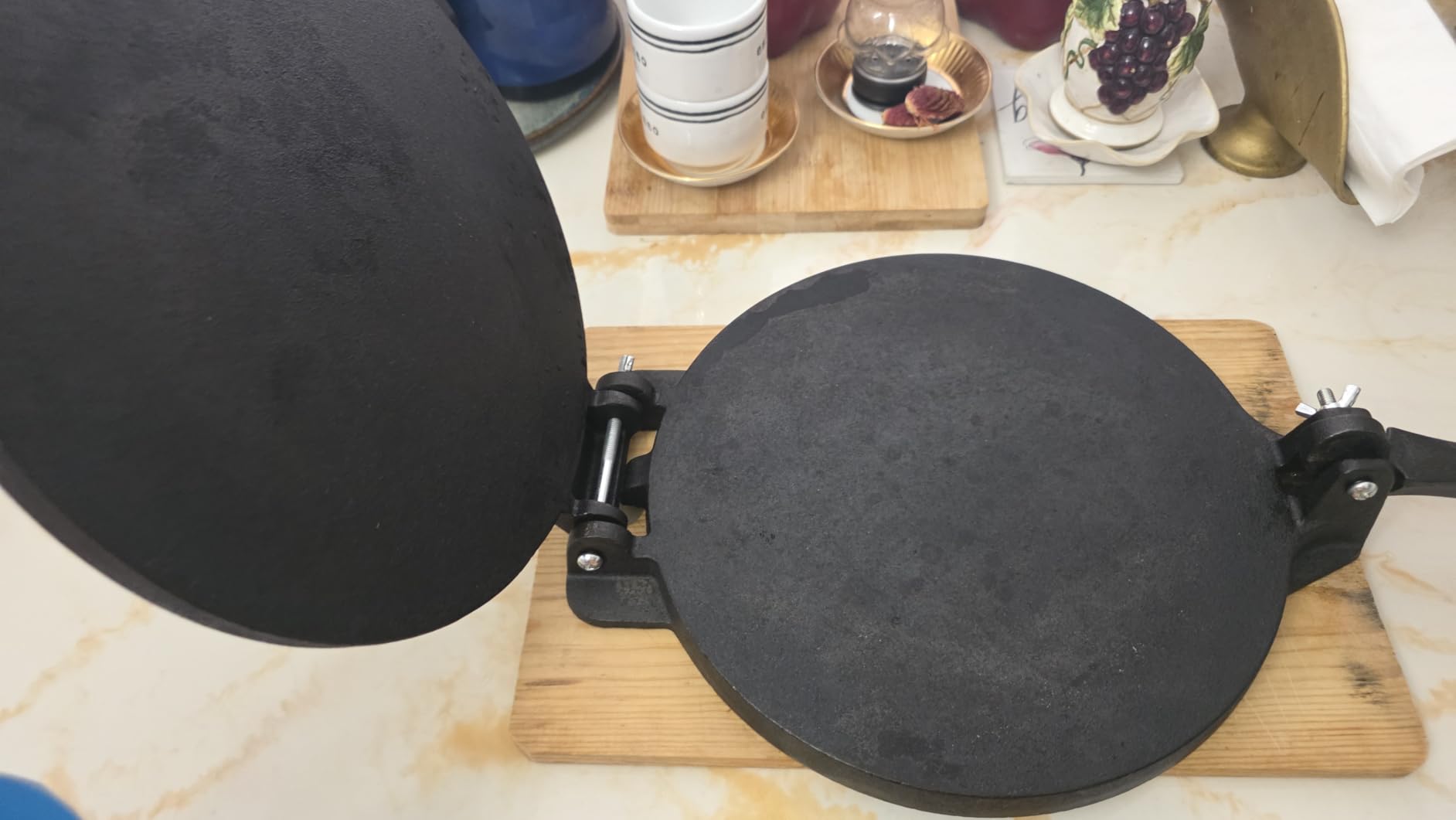 8 Inch Cast Iron Tortilla Press by StarBlue with FREE 100 Pieces Oil Paper and Recipes e-book - Tool to make Indian style Chapati, Flour Tortilla, Roti customer photo 2