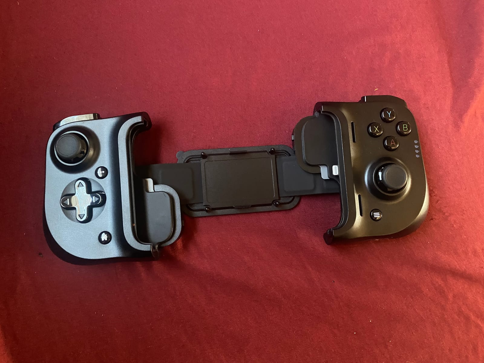 Razer Kishi Mobile Game Controller/Gamepad for iPhone iOS: Works with most iPhones - X, 11, 12, 13, 13 Max - Apple Arcade, Amazon Luna, Google Stadia - Lightning Port Passthrough - MFi Certified customer photo 2
