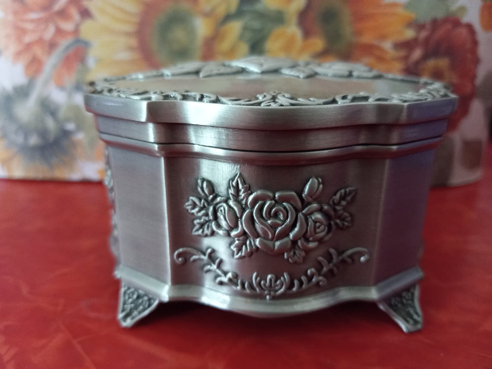 ROSIKING Round Emboss Alloy Metal Music Box Wind Up Antique Jewelry Musical Boxes Christmas Birthday Valentine's Day Gifts Plays Anastasia-Once Upon a December customer photo 2