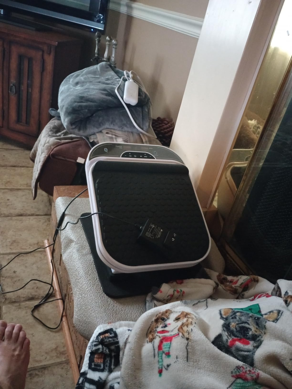 Foot Massager for Neuropathy Pain & Circulation by Quake Plate High RPM Oscillating Deep Tissue Foot & Calf Massager for Plantar Fasciitis Pain Relief, 30 Speed Vibrate with Gen 2 RF Remote customer photo 1