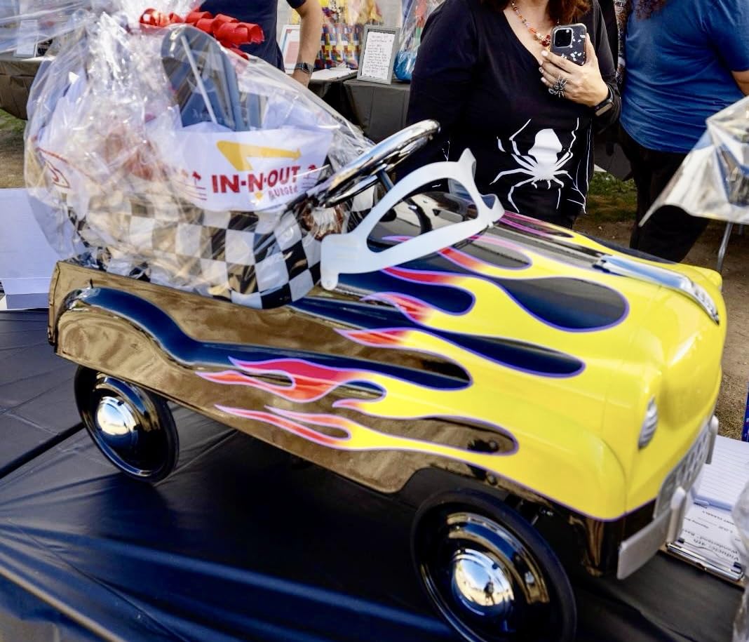 Kid Trax Street Rod Pedal Car, Indoor/Outdoor Toys for Toddlers Ages 3–5, Classic Design Ride On Car, Kid Cars to Drive, Ride On Toy, Toddler Boy Toys, Durable Steel Cars for Kids, Max Weight of 60lbs customer photo 2
