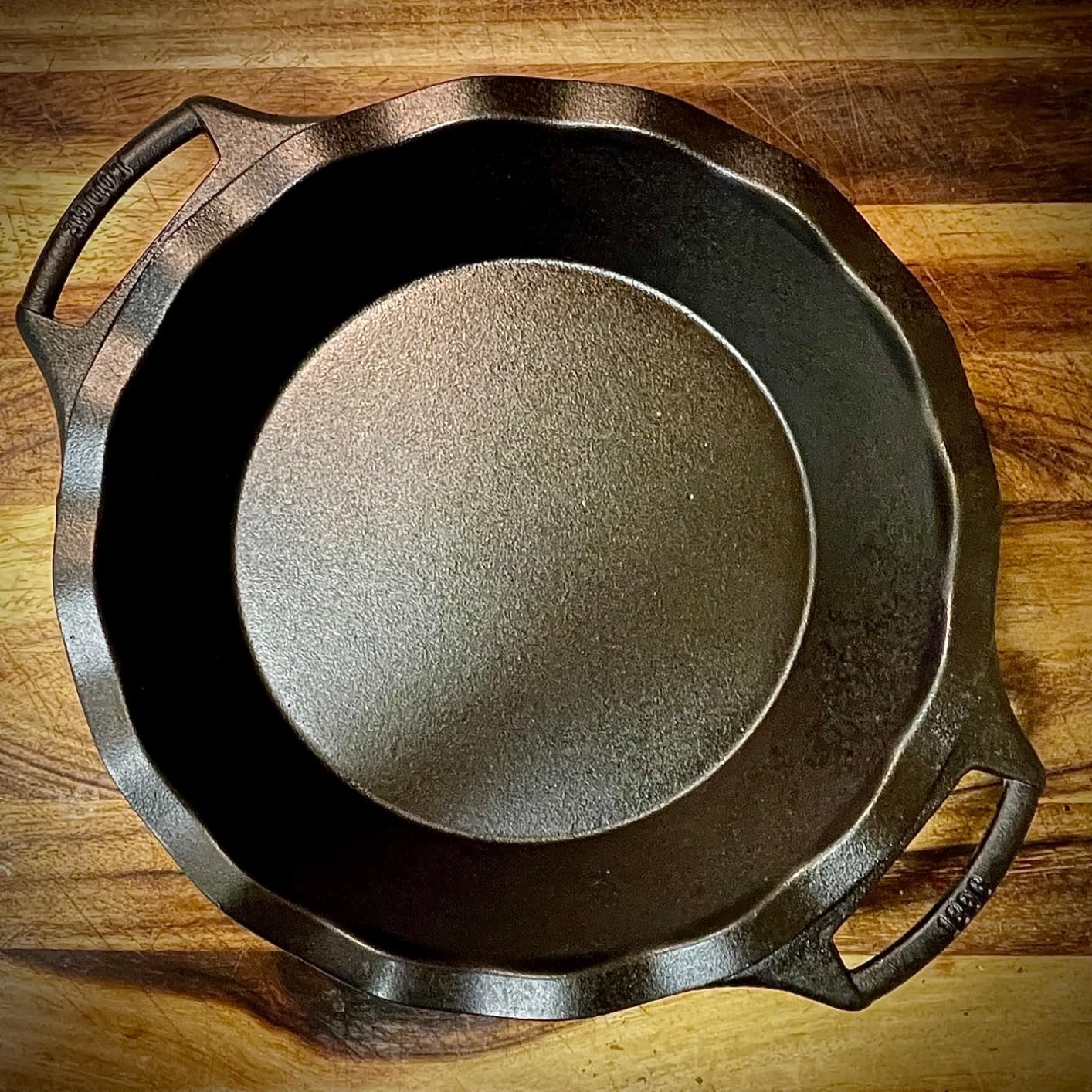 Lodge Pre-Seasoned Cast Iron Pie Pan with Dual Handles, 9 Inches customer photo 1