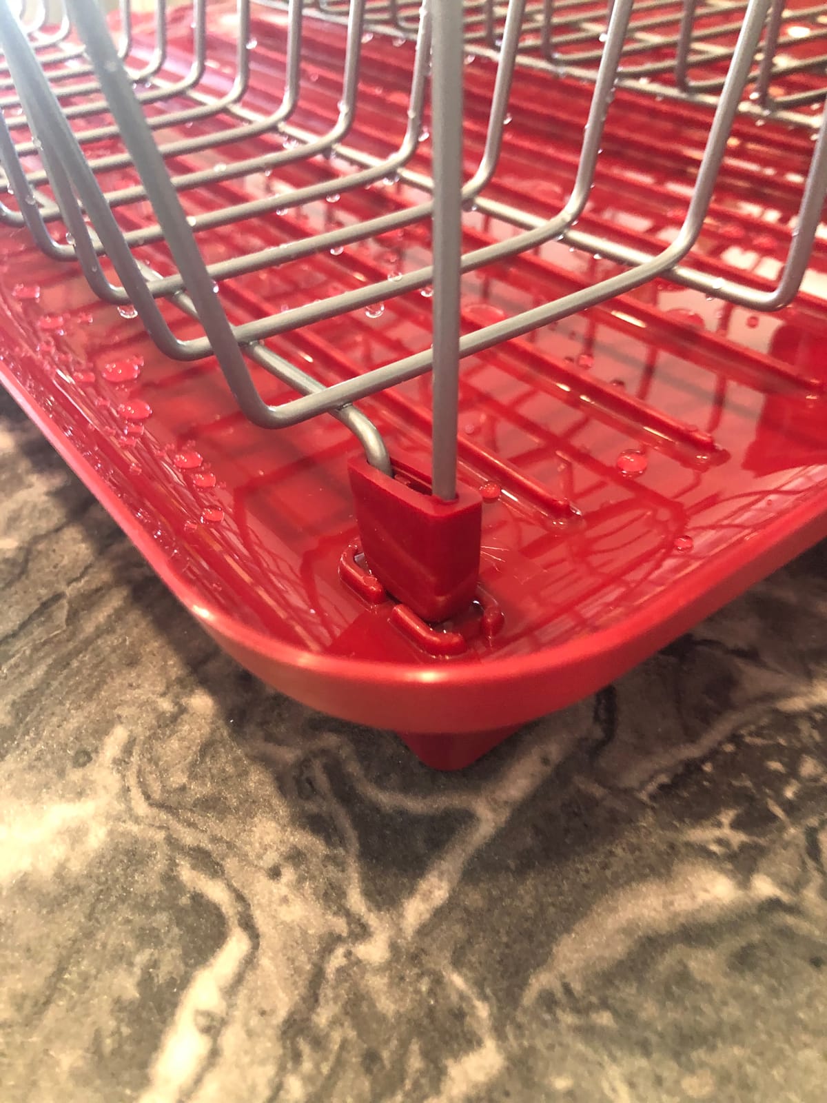 Farberware Classic Large Rust Resistant Full Dishrack with Removable 3 Compartment Flatware Caddy, Andlged Drain Board, 3-Piece, White customer photo 1