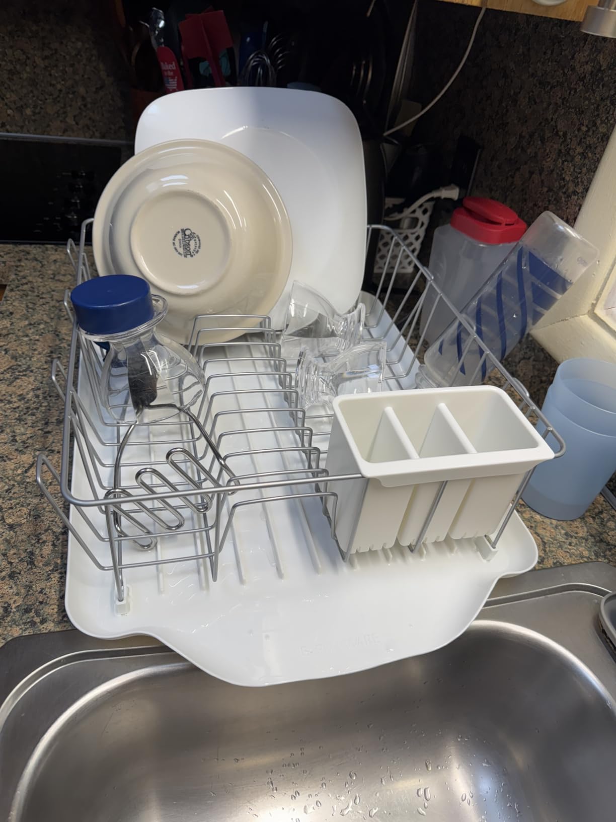 Farberware Classic Large Rust Resistant Full Dishrack with Removable 3 Compartment Flatware Caddy, Andlged Drain Board, 3-Piece, White customer photo 2