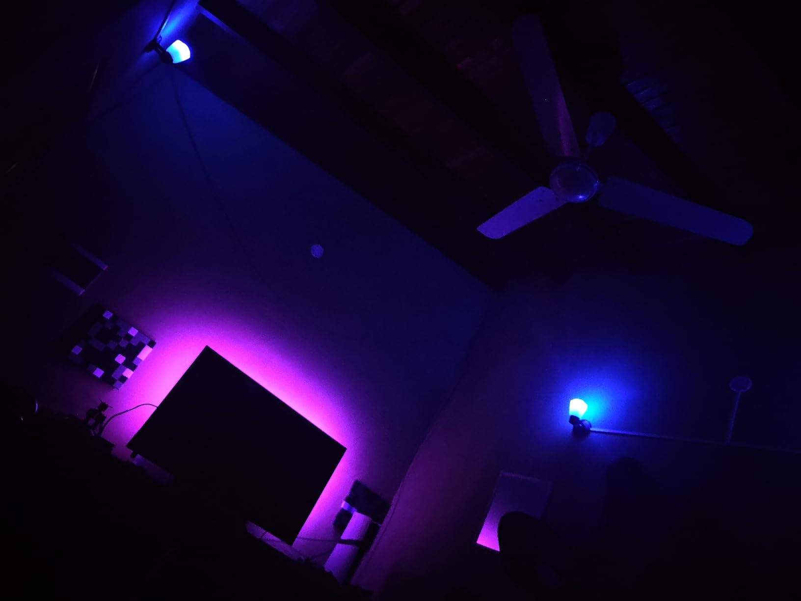 Philips Hue Smart Light Starter Kit - Includes (1) Bridge and (4) 75W A19 E26 LED Smart White and Color Ambiance Bulbs - Control with App - Compatible with Alexa, Google Assistant, and Apple HomeKit customer photo 2