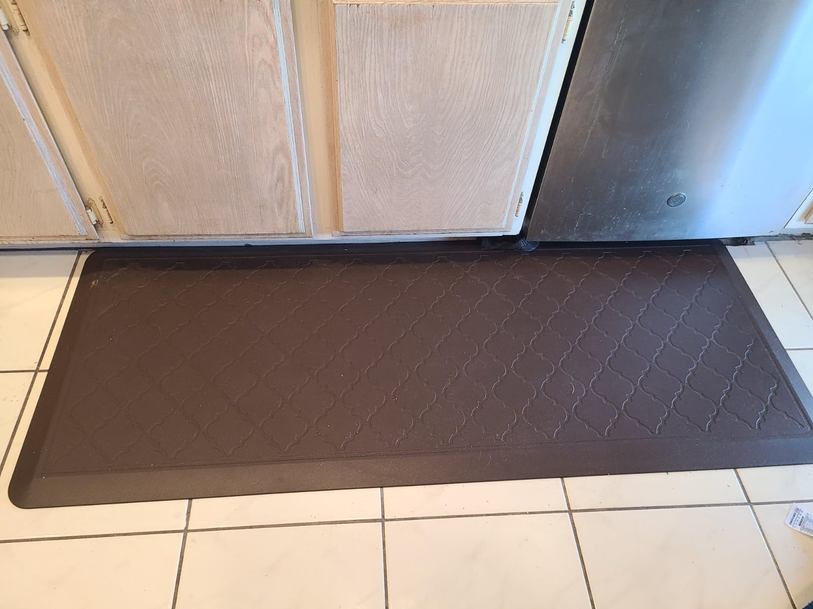 24 x 60 Inch Extra Support Anti Fatigue Comfort Kitchen Mat, Waterproof Long Kitchen Runner, Non-Slip Standing Desk Mat, Commercial Pads for Offices, Home, Garages (Bordeaux Black, 24'' x 60'') customer photo 2