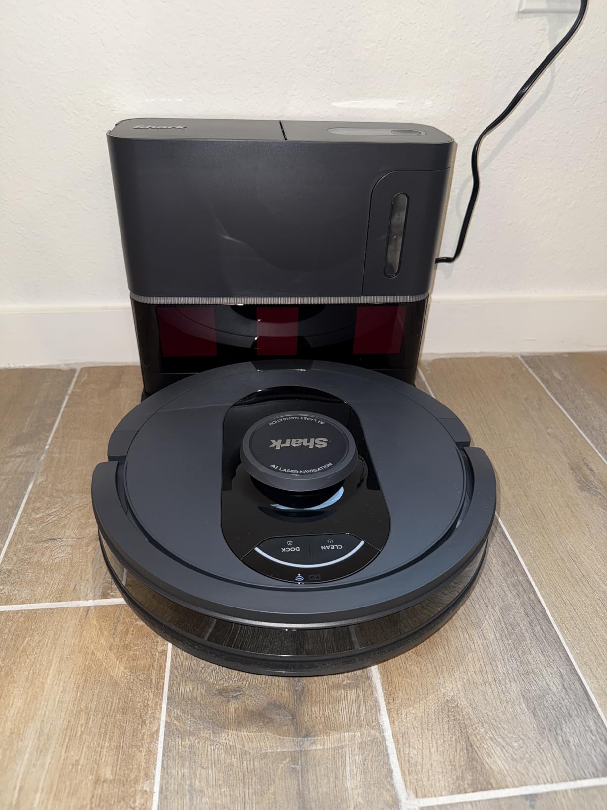 Shark AV2501S AI Ultra Robot Vacuum, with Matrix Clean, Home Mapping, 30-Day Capacity HEPA Bagless Self Empty Base, Perfect for Pet Hair, Wifi, Dark Grey customer photo 2