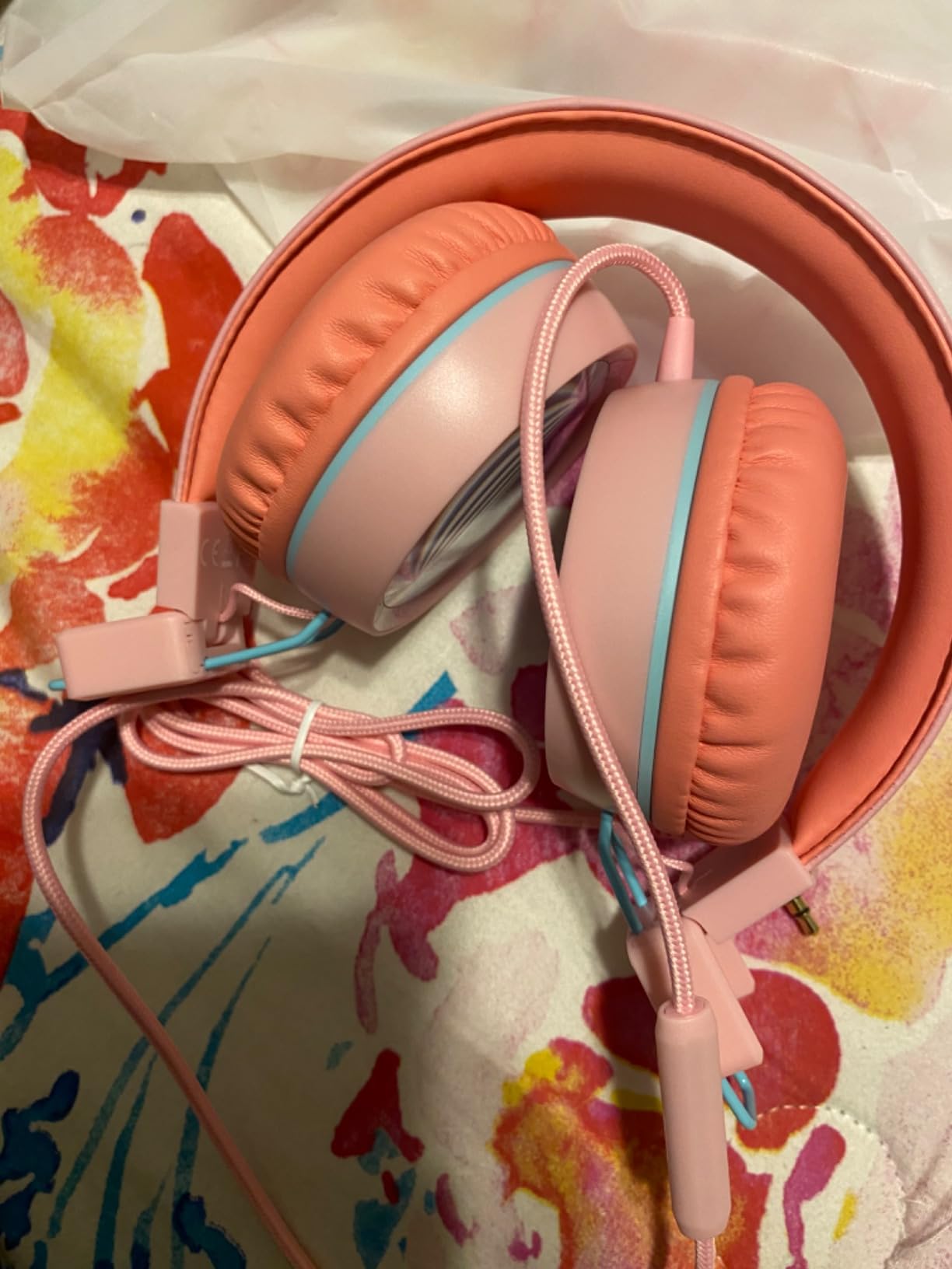New Bee Kids Headphones Wired for School with Mic, Safe Volume Limited customer photo 1