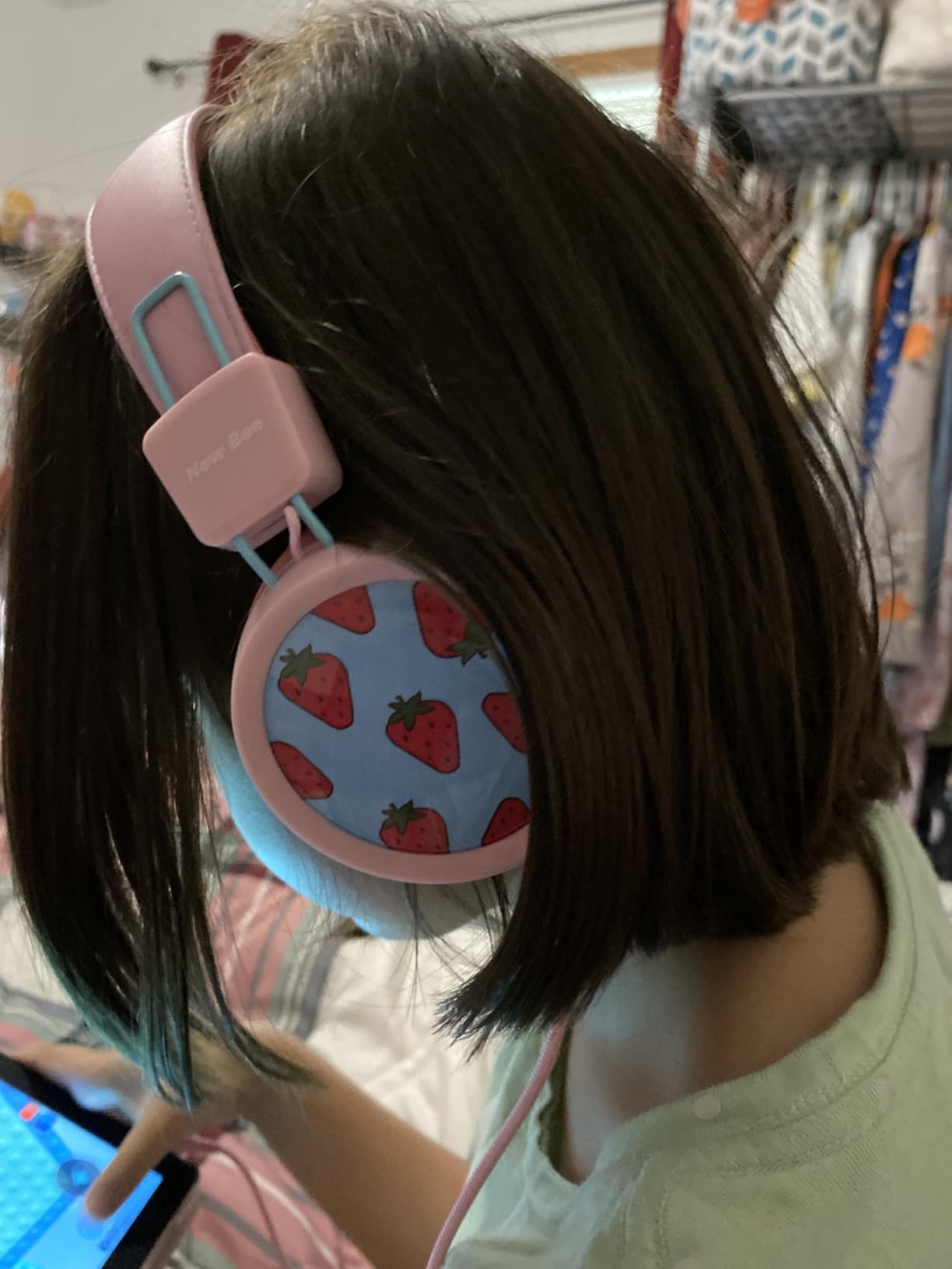 New Bee Kids Headphones Wired for School with Mic, Safe Volume Limited customer photo 2