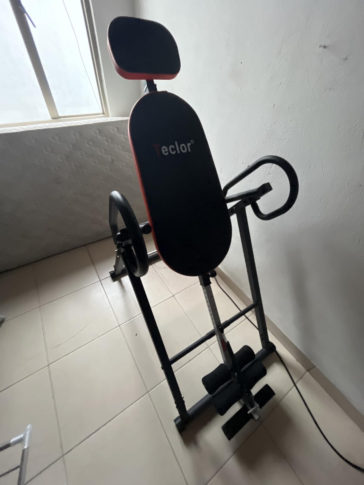 Teclor Inversion Table for Back Pain Relief, 350 lbs Capacity Strength Training Inversion Equipment, Decompression Table for Pain Therapy Training with Safe Belt & Comfortable Ankle Holders customer photo 2