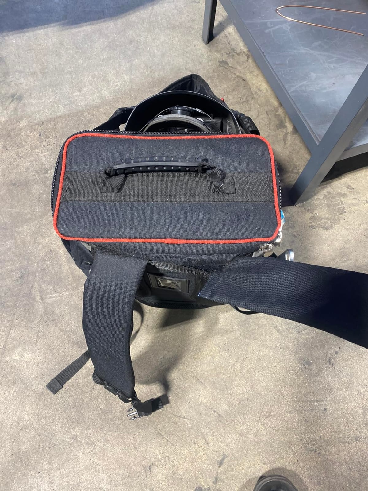 YESWELDER Welding Backpack, 6.6 Gal Tool Bag with Helmet Catch, 600D Polyester, Reinforced Hardboard, Padded Back Panel, Heavy-Duty Zippers customer photo 1