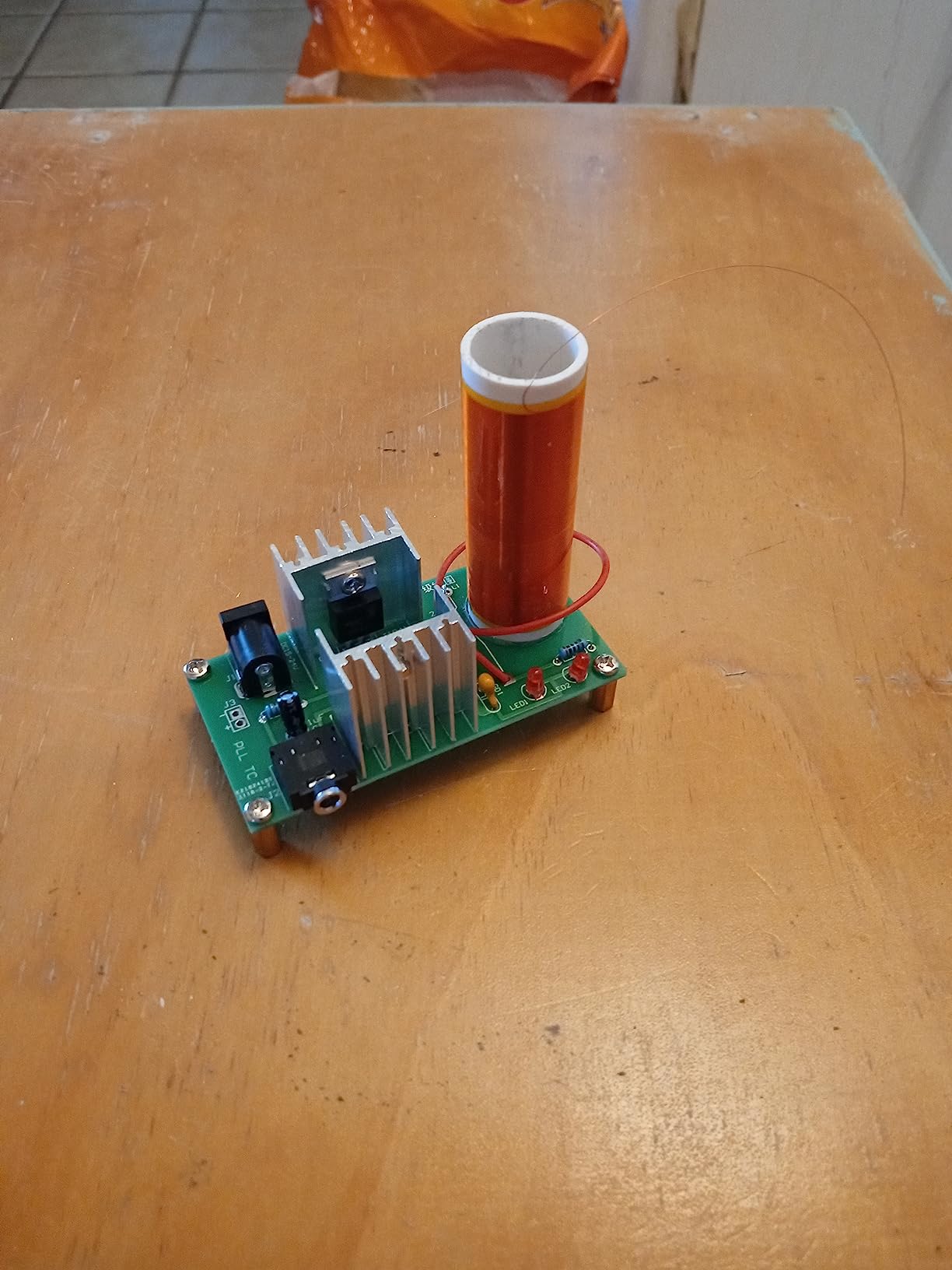 WWZMDiB Mini DIY Tesla Coil Kit Practice Soldering Project Electronic Kit for Adults which can Sing, wirelessly Transmit Electricity, Light Fluorescent Lamps, and Have Wonderful arcs. customer photo 1