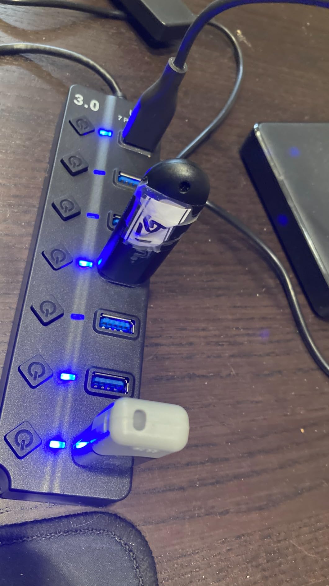 USB Hub 7 Port, USB Splitter with Individual On/Off Switches and Lights customer photo 1