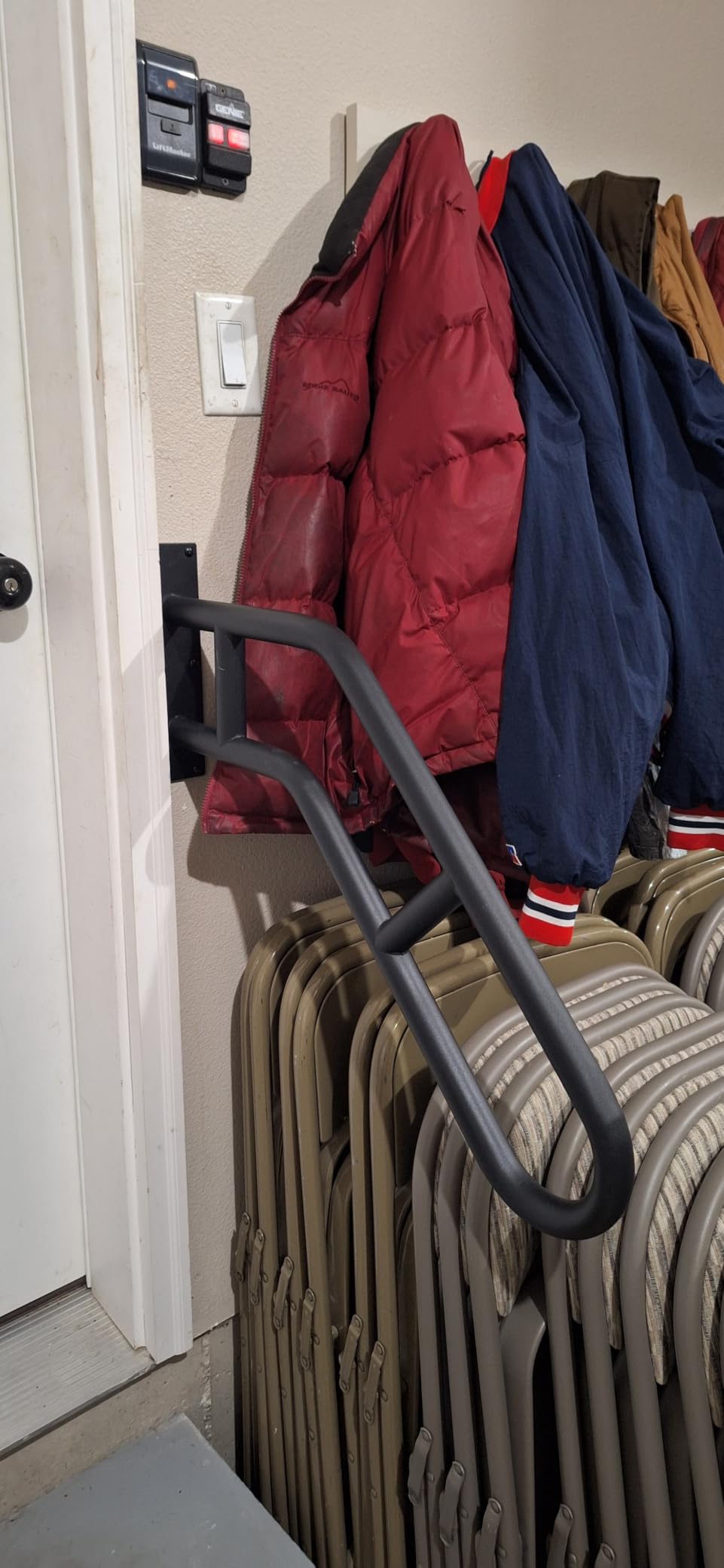 Handrail for Outdoor Grab Bar Frossvt Wall Mount Handrail, 25.8'' Garage, Porch, Garden 1 to 3 Steps Stairs Black customer photo 1