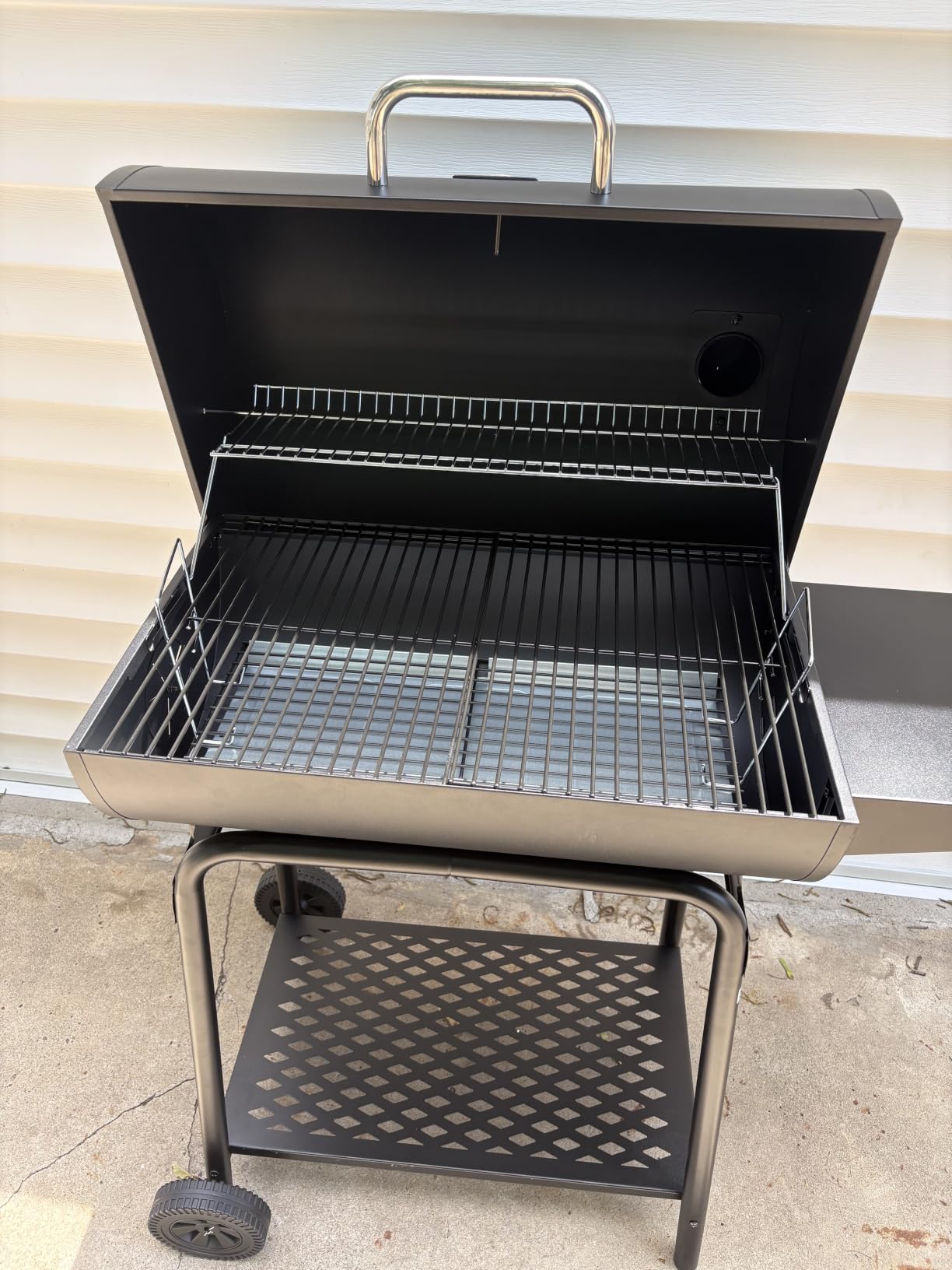 Royal Gourmet CC1830 28 Inch Barrel Charcoal Grill, Side Table customer photo 1