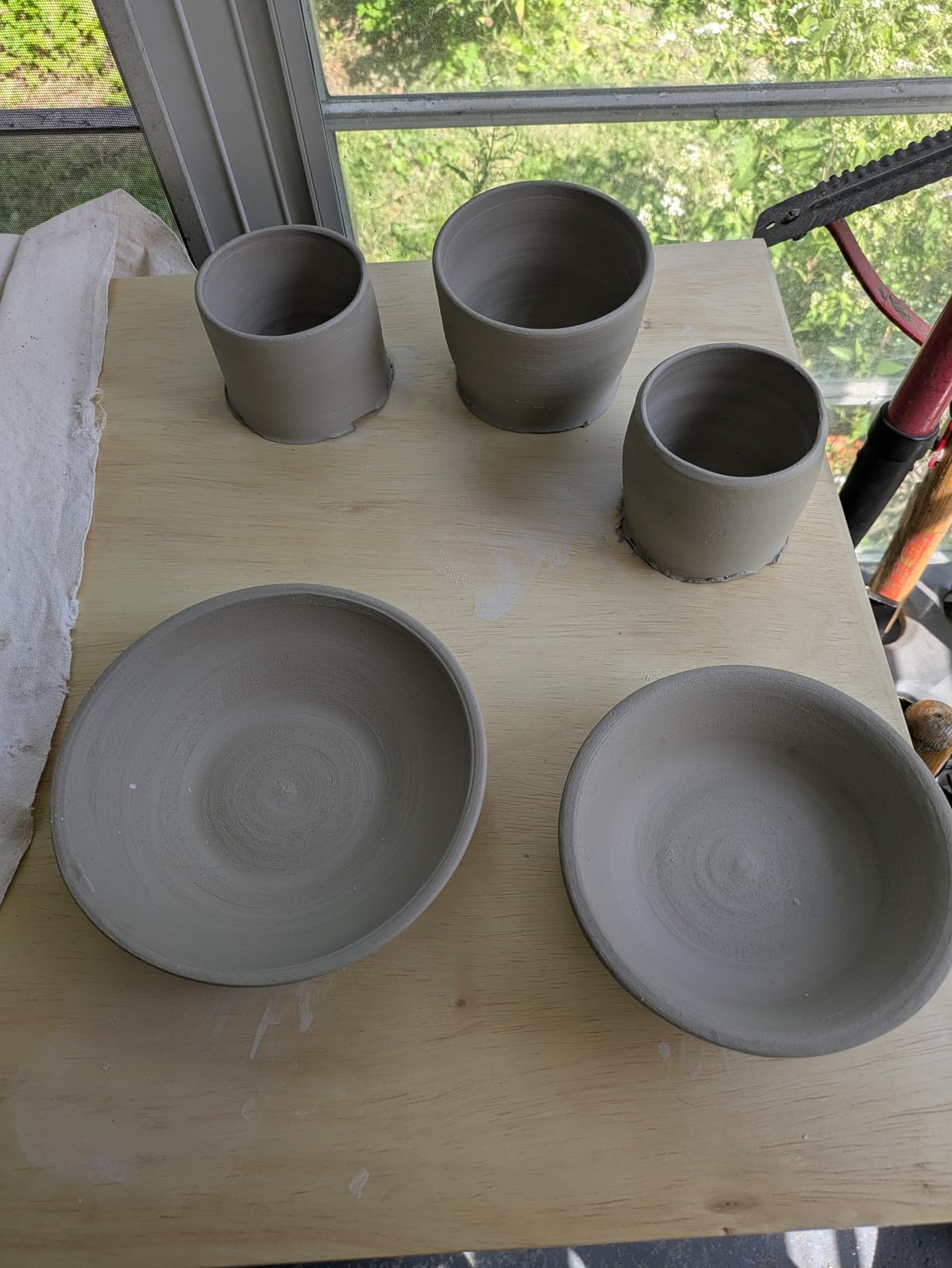 VEVOR 14in/35cm Pottery Wheel for Adults, 0-6in Lift-Table 450W Professional Pottery Kit with Foot Pedal Detachable Basin customer photo 1