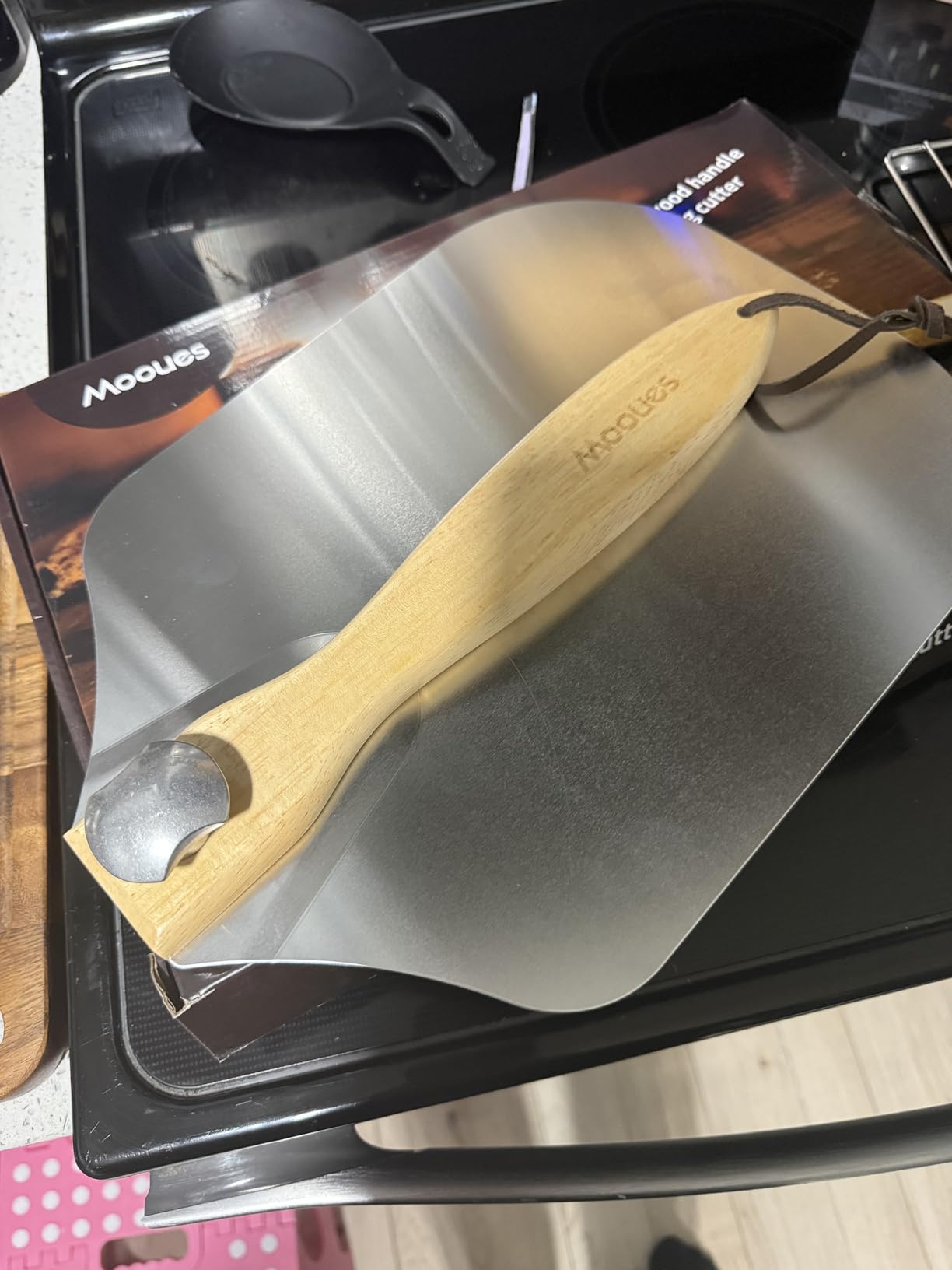 Mooues Pizza Peel Aluminum 12 inch Pizza Spatula with Rocker Cutter customer photo 2