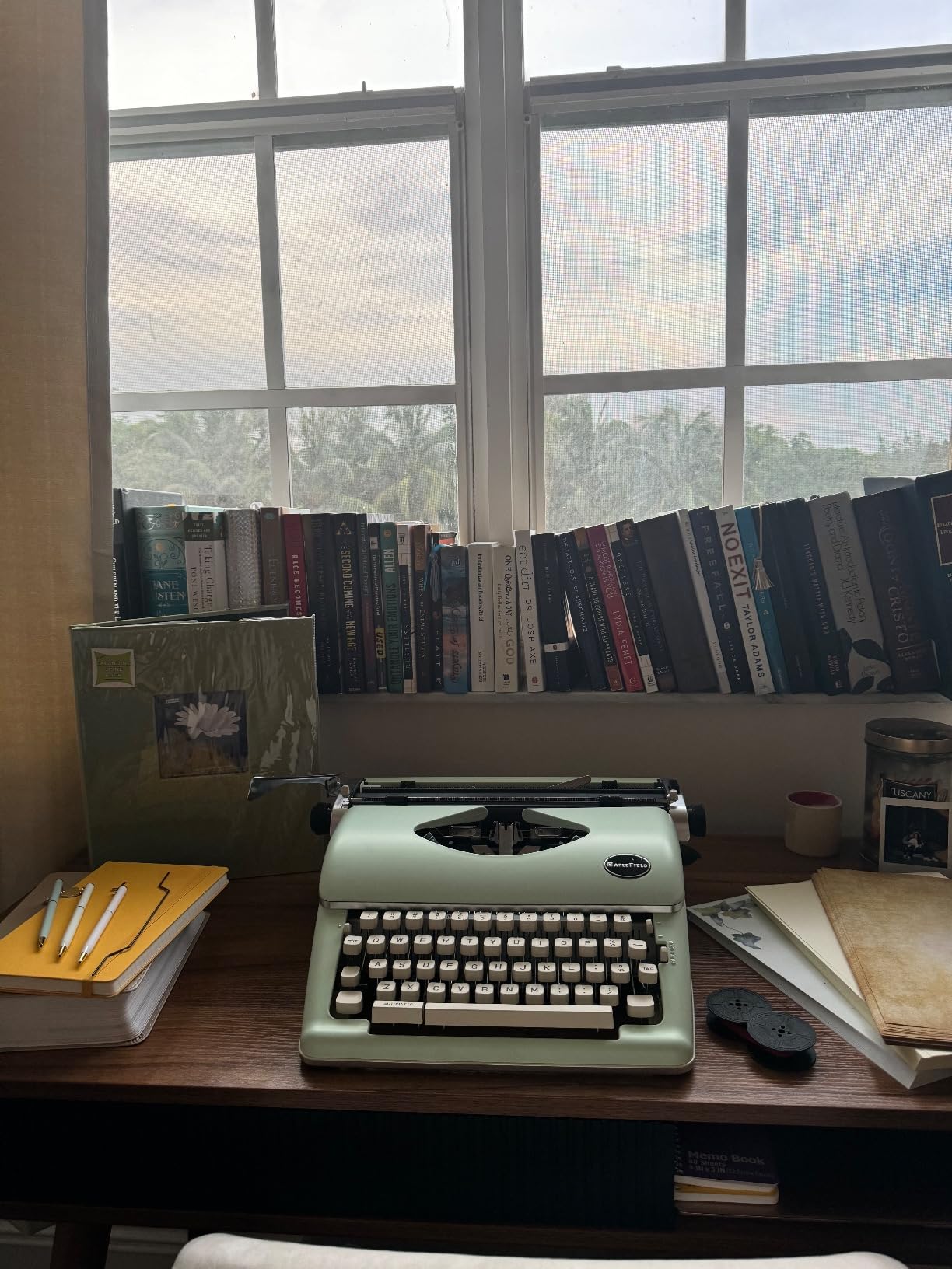 Maplefield Vintage Manual Typewriter - Tactile Typewriter Keyboard - Blue Accent for Office Desk Decor - Portable Typing Machine - Blue customer photo 1