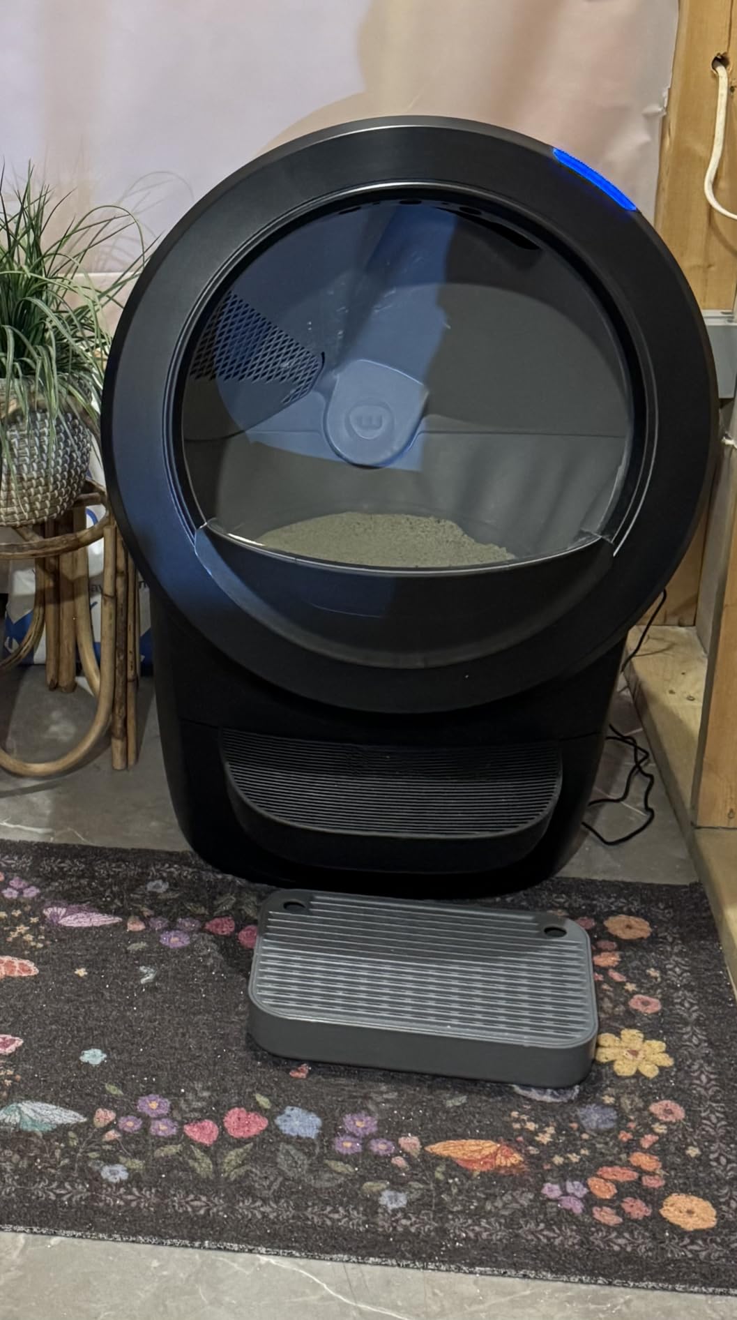 Whisker Litter-Robot 4 with Step & Fence, Black - Automatic customer photo 2