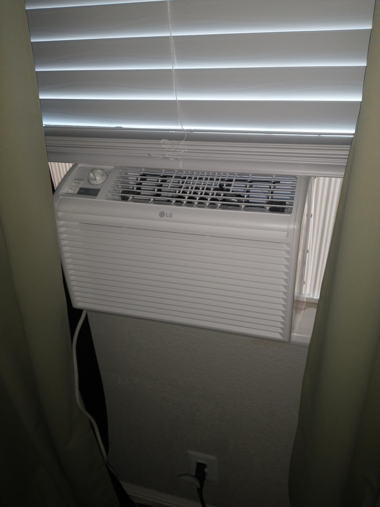 LG 5000 BTU Window Air Conditioners [2023 New] Easy Mechanical Control Ultra-Quiet Compact-size Cools Washable Filter 150 Sq.Ft. for Small Room AC Unit air conditioner Easy Installation White LW5023 customer photo 1