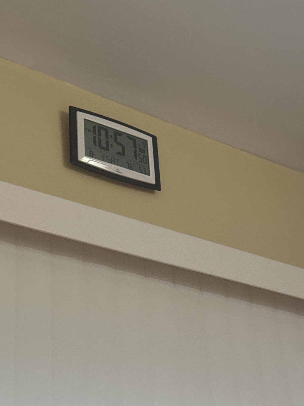 WallarGe Self-Setting Atomic Digital Wall Clock with Auto DST customer photo 1