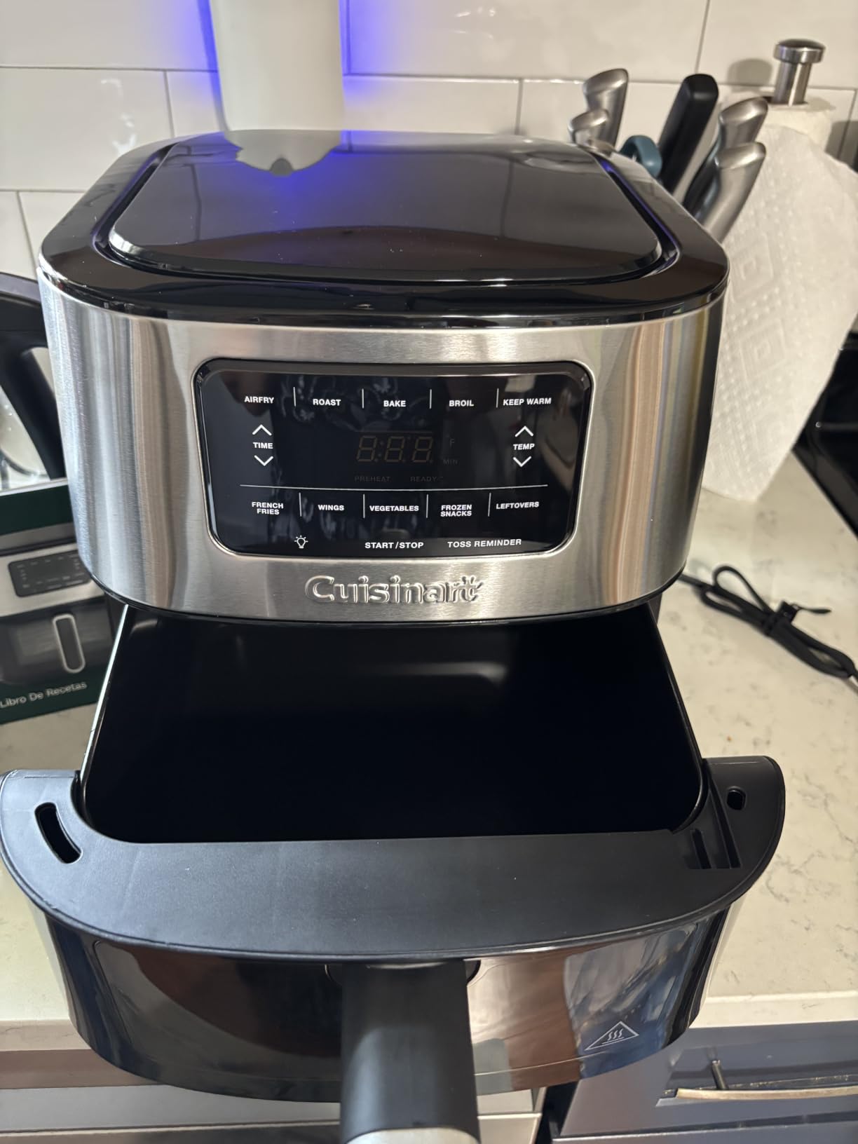 Cuisinart Air Fryer, 6-Quart Basket Large Fryer with 5 Cooking Functions to Roast, Bake, Broil, Air Fry and Keep Warm, AIR-200NAS, Stainless Steel & Black customer photo 2