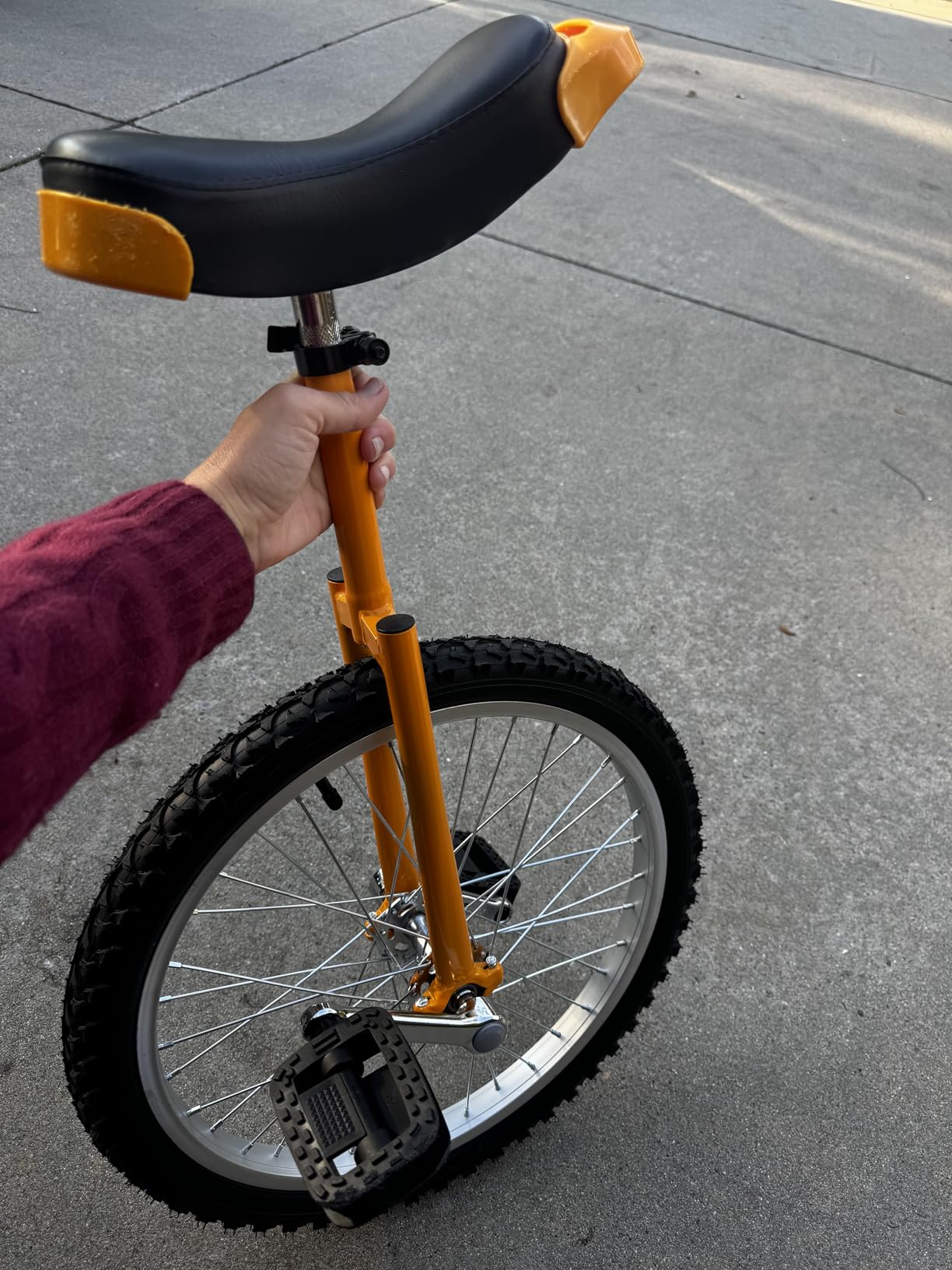 DYNAMI Unicycle with Excellent Steel Frame,Leakproof Tire,Adjustable Height,Curved PU Seat,Mute Bearing,Anti-Slip Designs,for Outdoor Sports Fitness Exercise customer photo 1