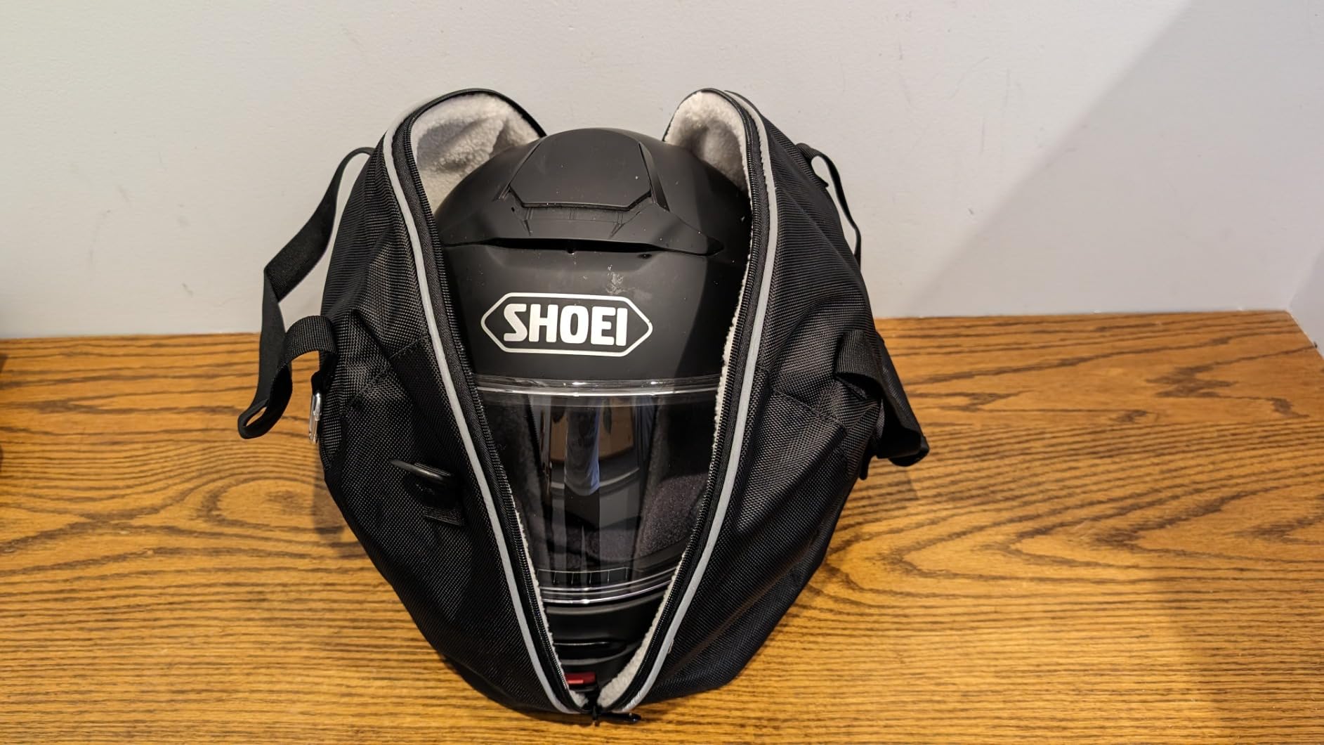 Helmet Bag,Motorcycle Helmet Storage Bag,Lightweight Soft Fleece Lining Water-resistant 1680D Oxford with Strap, Reflective Strip (Black) customer photo 1