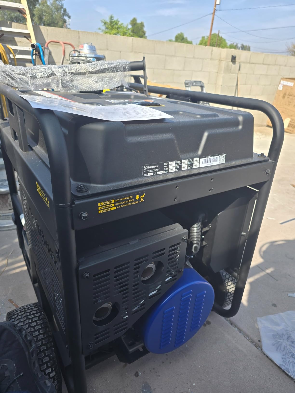 Westinghouse 28000 Peak Watt Home Backup Portable Generator, Remote Electric Start with Auto Choke, Transfer Switch Ready 30A & 50A Outlets, Gas Powered, CO Sensor,Blue customer photo 2