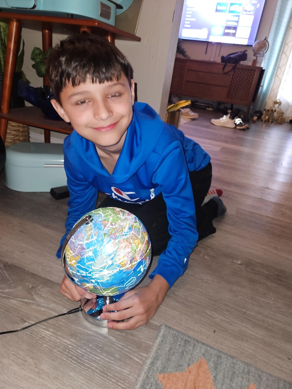 USA Toyz Illuminated Globe for Kids Learning- 3-in-1 STEM Globes of the World with Stand, Constellation Map, Built-in LED Night Light Desk Globe Lamp, Non-Tip Metal Base, 9.75” Tall, 7 Inch Diameter customer photo 2