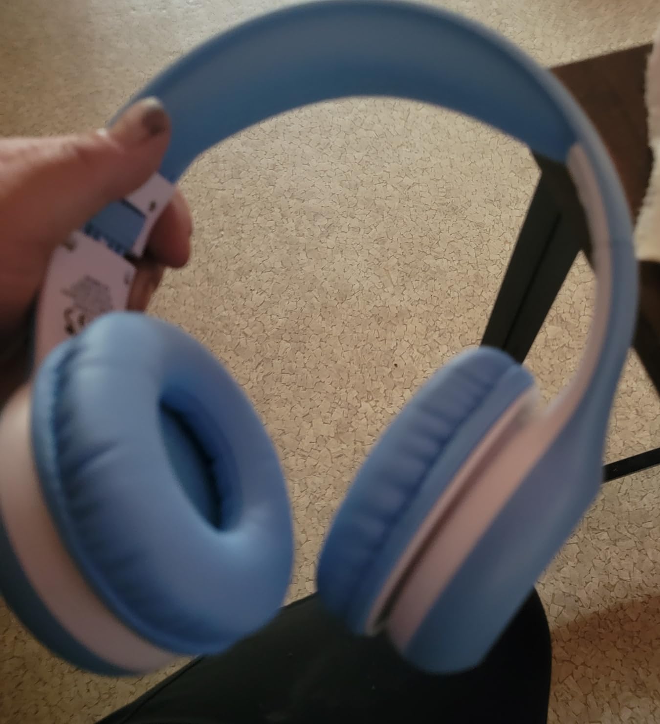 EarFun K2 Kids Bluetooth Headphones for School, Kids Headphones with Mic customer photo 1