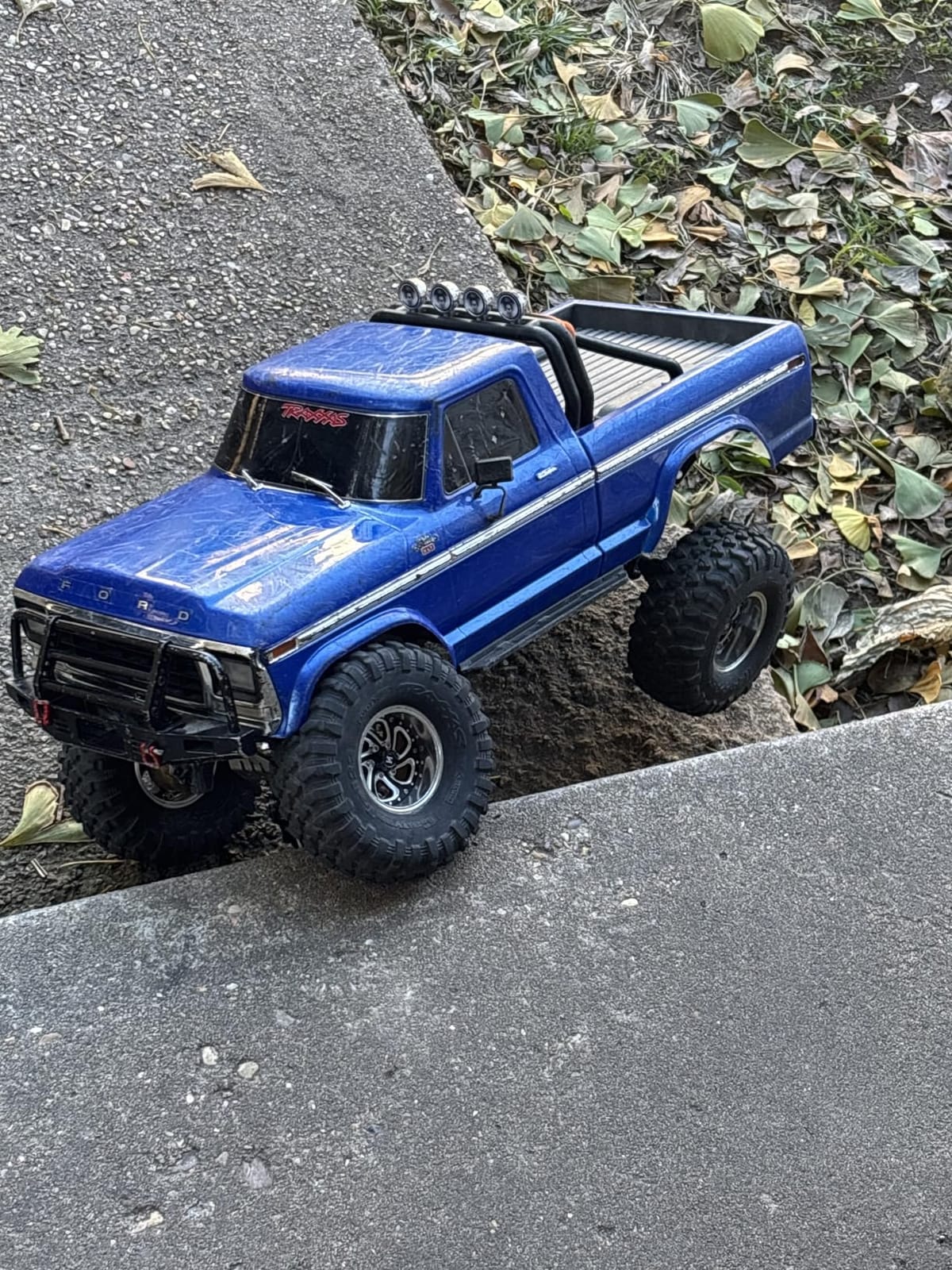 Traxxas TRX-4 Ford F-150 High Trail Edition 1/10 Scale 4X4 Crawler (Black) customer photo 1