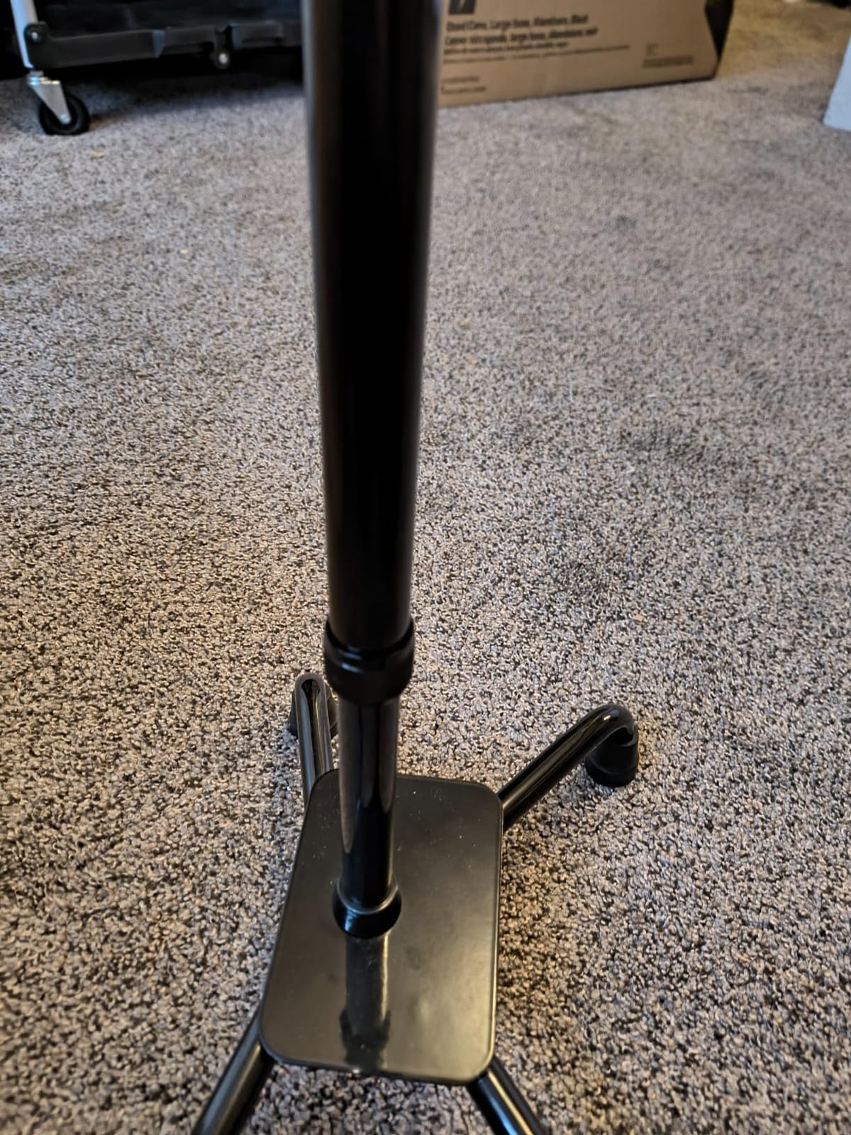 Medline Aluminum Quad Cane with Large Base for Balance, Knee Injuries, Leg Surgery Recovery & Mobility, Portable, Lightweight Walking Aid for Seniors & Adults customer photo 1