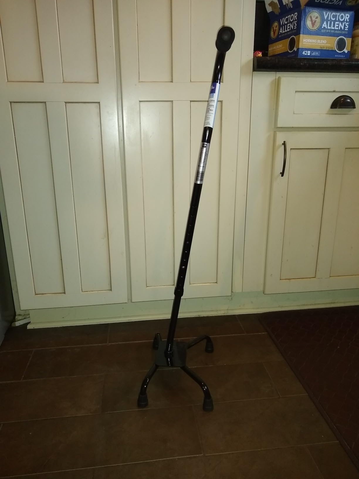 Medline Aluminum Quad Cane with Large Base for Balance, Knee Injuries, Leg Surgery Recovery & Mobility, Portable, Lightweight Walking Aid for Seniors & Adults customer photo 2