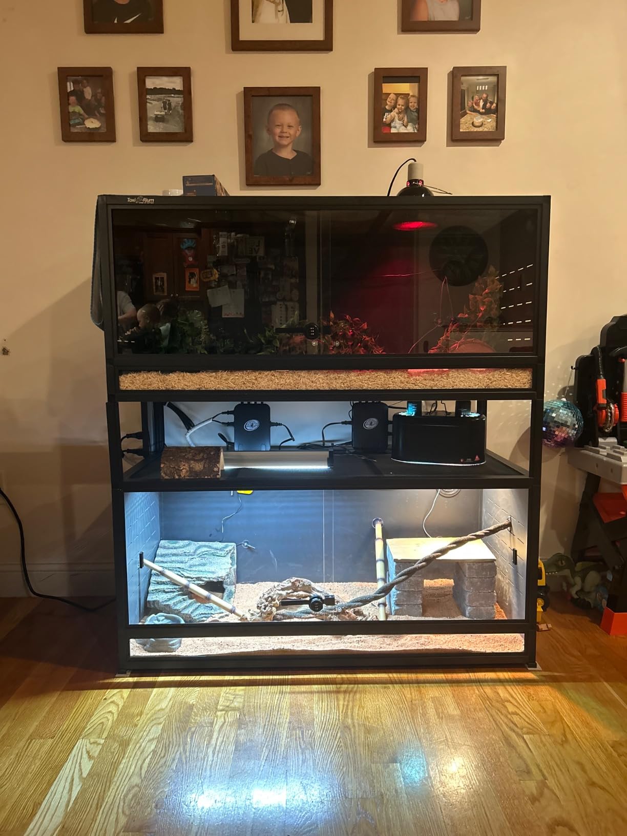 PVC Reptile Enclosure Space Efficient 44''x20''x20'' Stackable ToxiRium Large Reptile Terrarium 76 Gallons for Bearded Dragon Lizard Snake, Breeding Vivarium with Sliding Doors Lock-2pcs with spacers customer photo 1