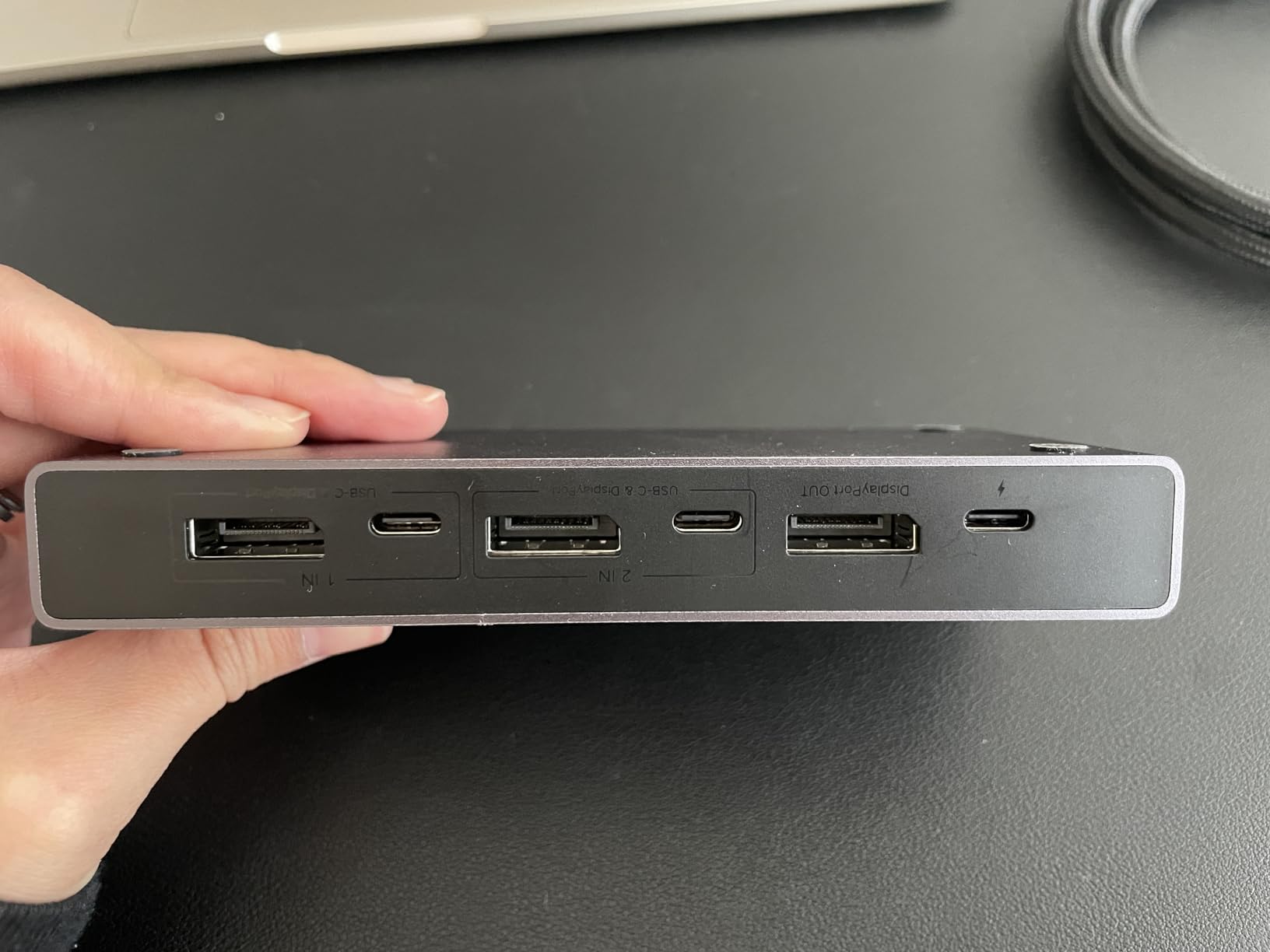 UGREEN Displayport KVM Switch 2 in 1 Out, 8K@60Hz, Aluminum, 4 USB3.0 Ports customer photo 2