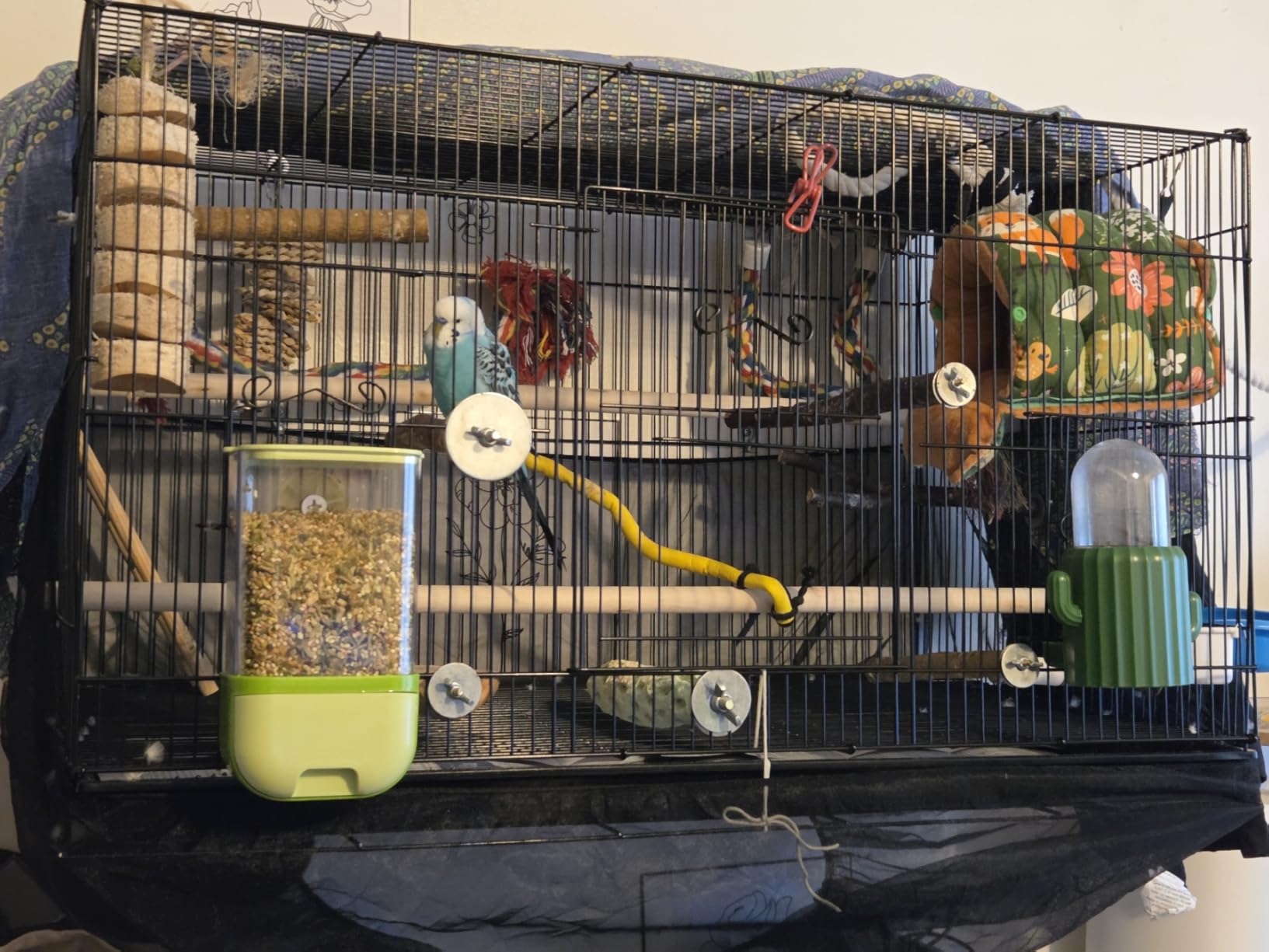 VEVOR 30 Inch Flight Bird Cage, Stackable Bird Cage Parakeet Cage with Slide-Out Tray and Handle, Small Parrots Birdcage for Cockatiels Budgies Conure Macaw Finch Lovebirds Canaries Pigeons customer photo 2