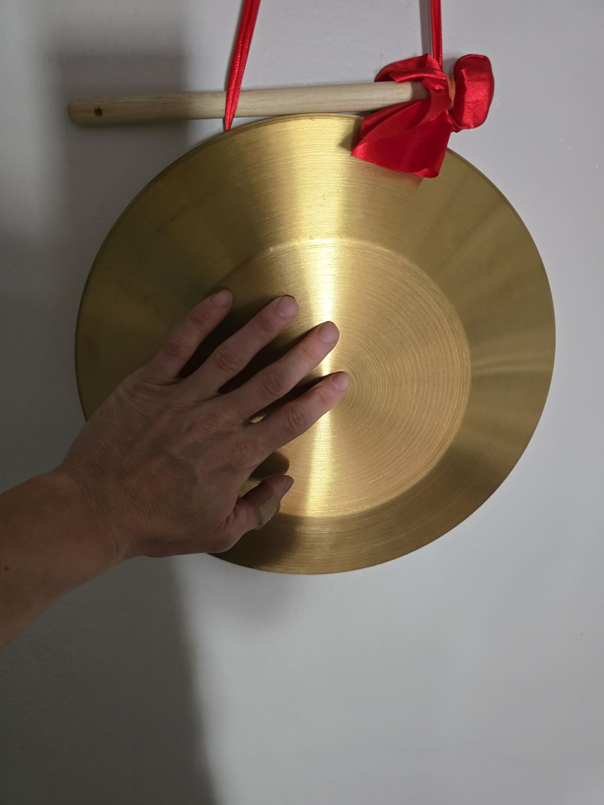 ZEAYEA 12.6 inch Gong Instrument, Chinese Traditional Percussion Instrument Copper Gong with Beater and Red Hanging Ribbon for Celebration, Party, Festivals customer photo 2