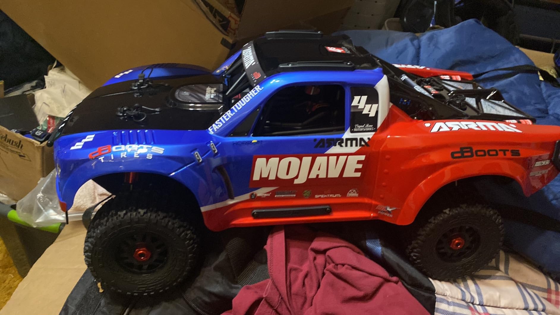 ARRMA Mojave RC Truck 4X4 4S BLX 1/8th Scale Desert Truck RTR (Battery and Charger Not Included) Blue/Red ARA4404T2 customer photo 2