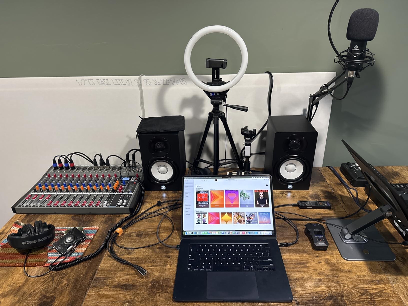 Yamaha HS3 Powered Studio Monitor in Black, Pair (HS3 B) customer photo 1